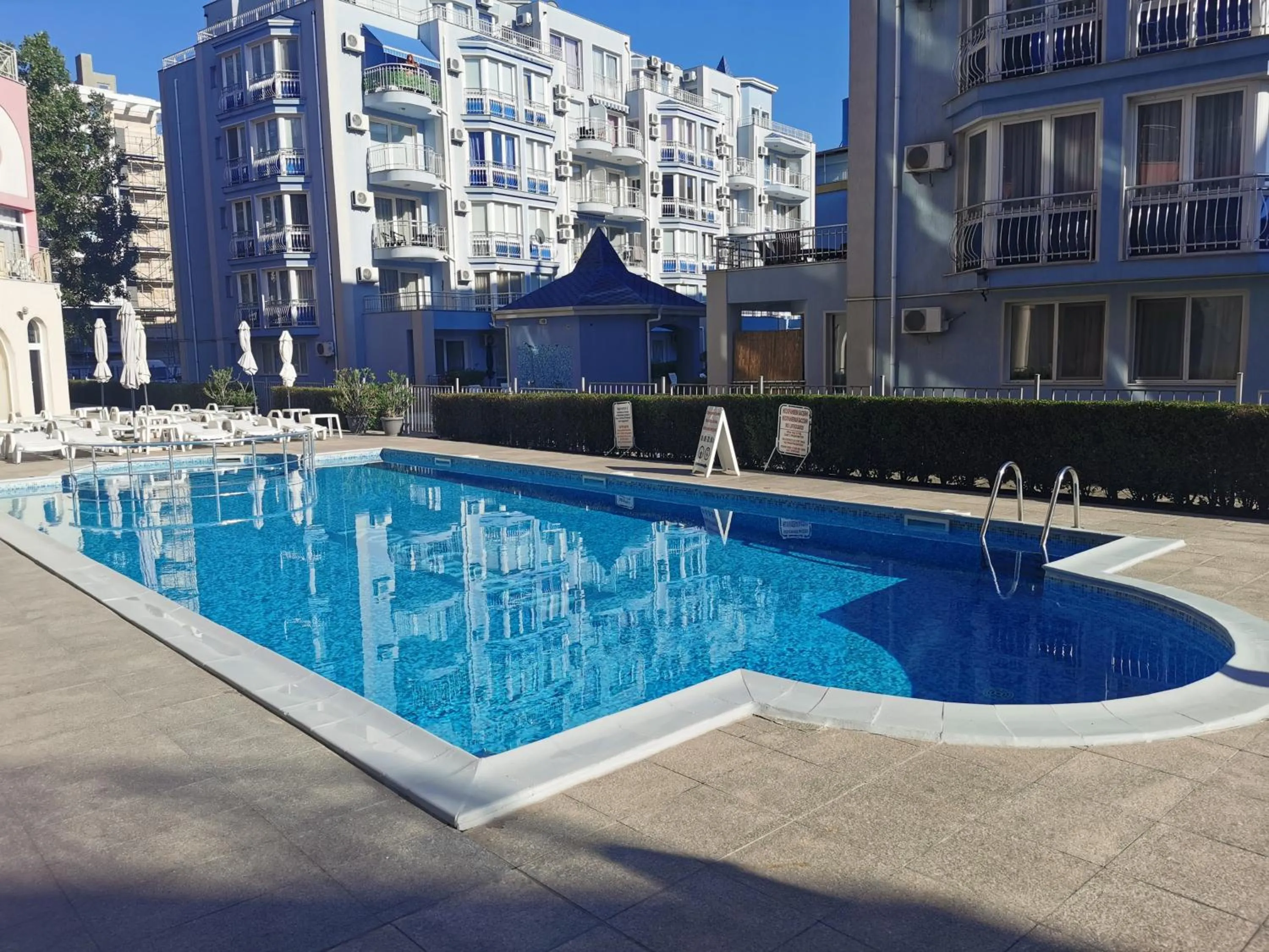 Rose Garden Omax Apartments