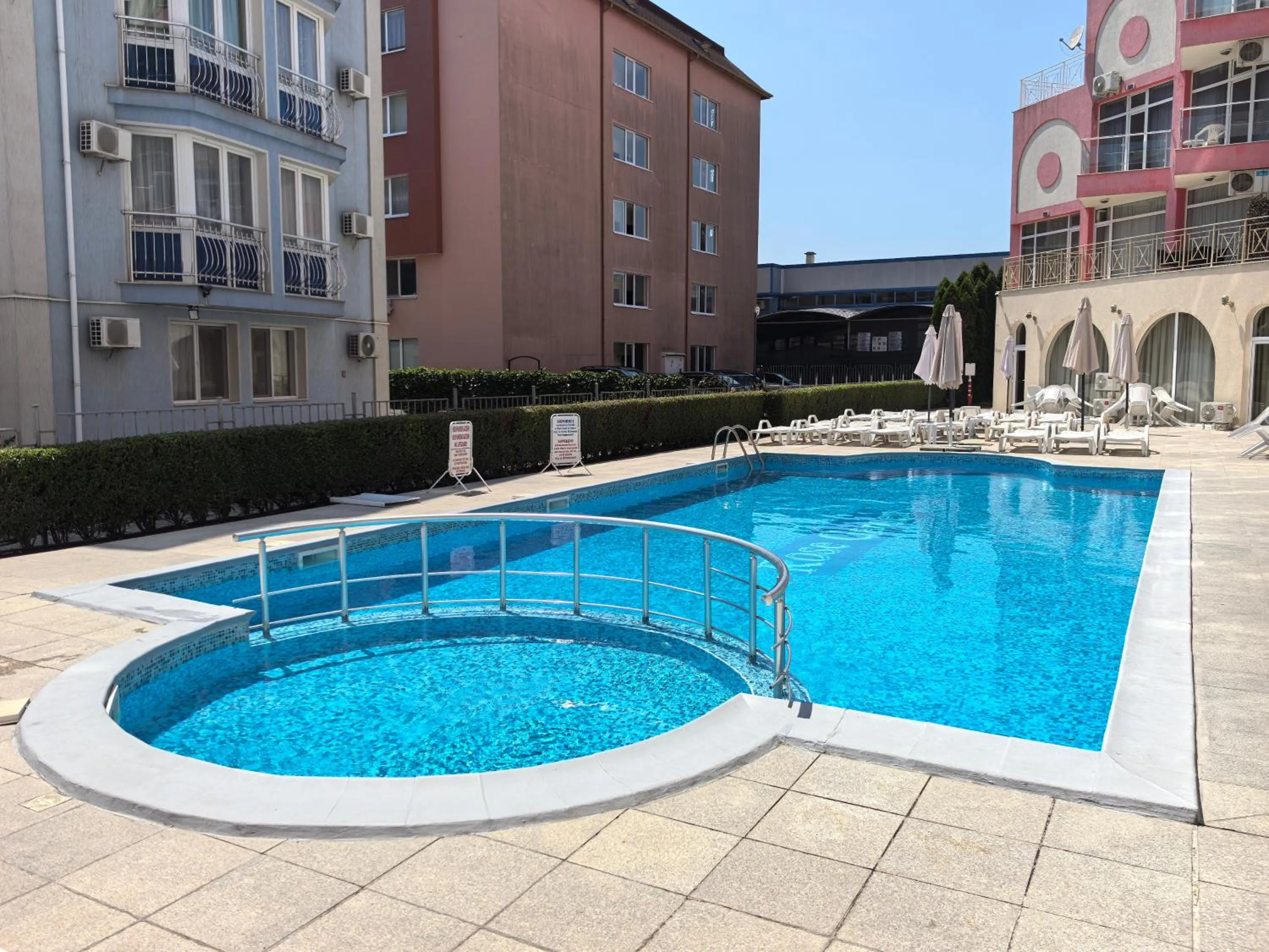 Rose Garden Omax Apartments