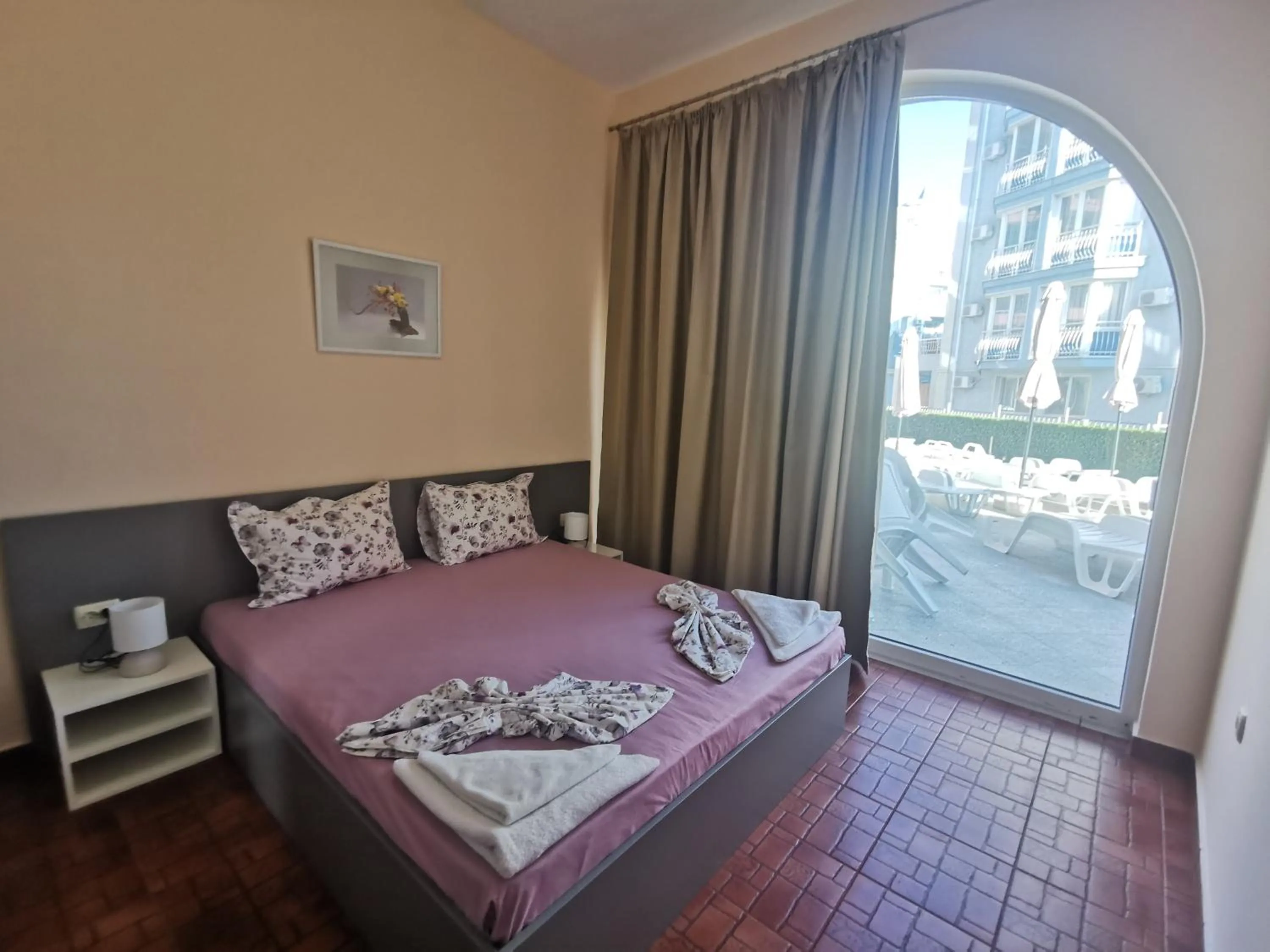 Bed in Rose Garden Omax Apartments