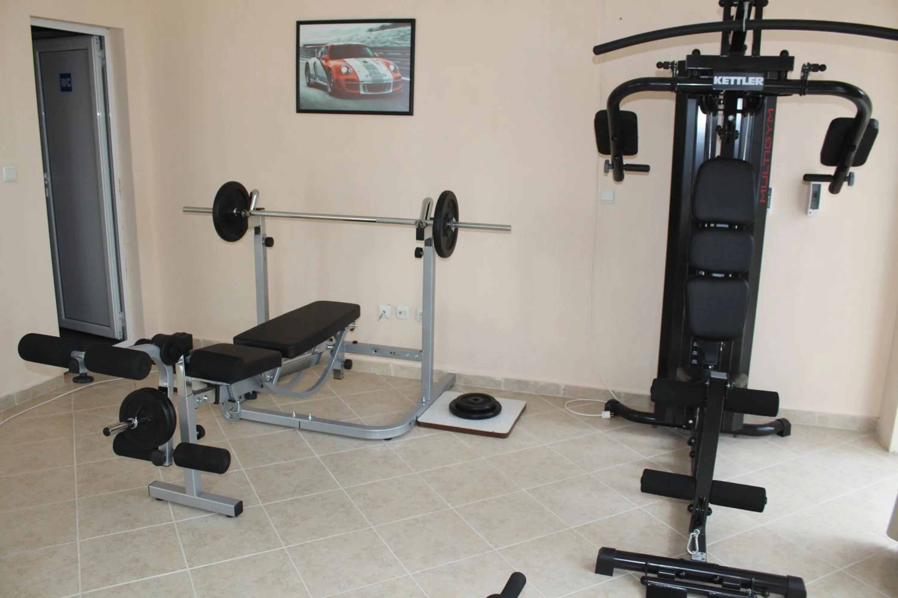 Fitness centre/facilities in Rose Garden Omax Apartments