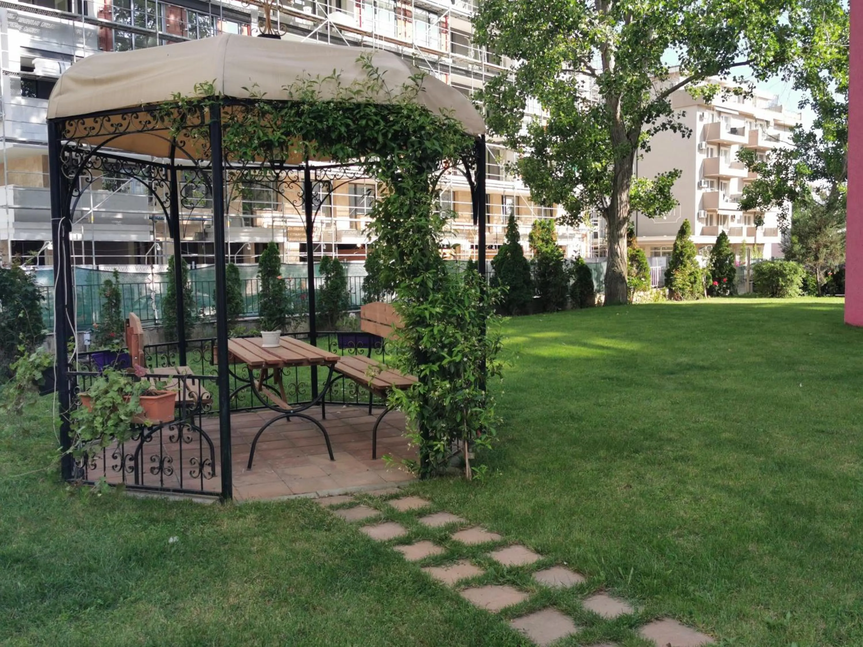 Rose Garden Omax Apartments