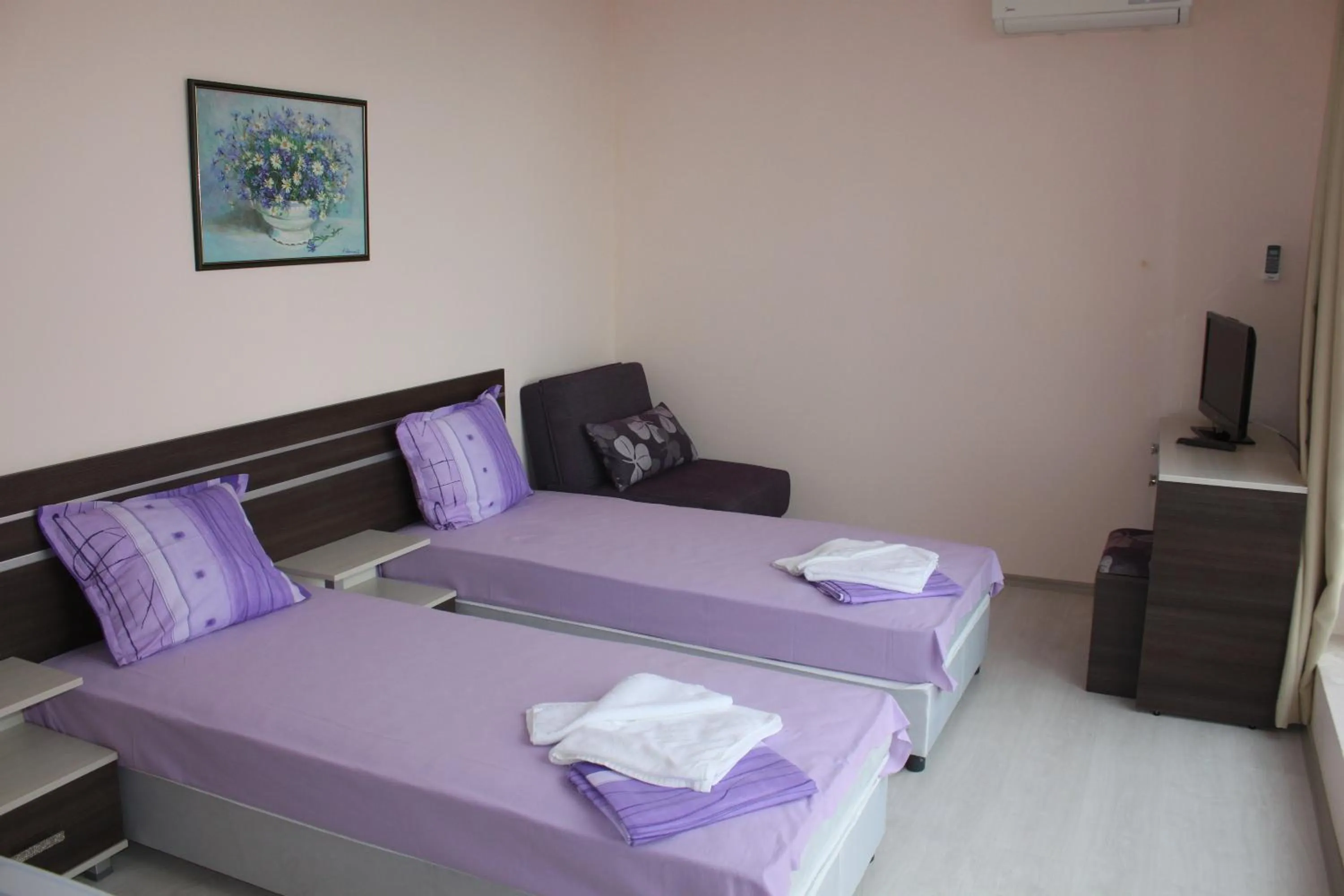 Bedroom, Bed in Rose Garden Omax Apartments