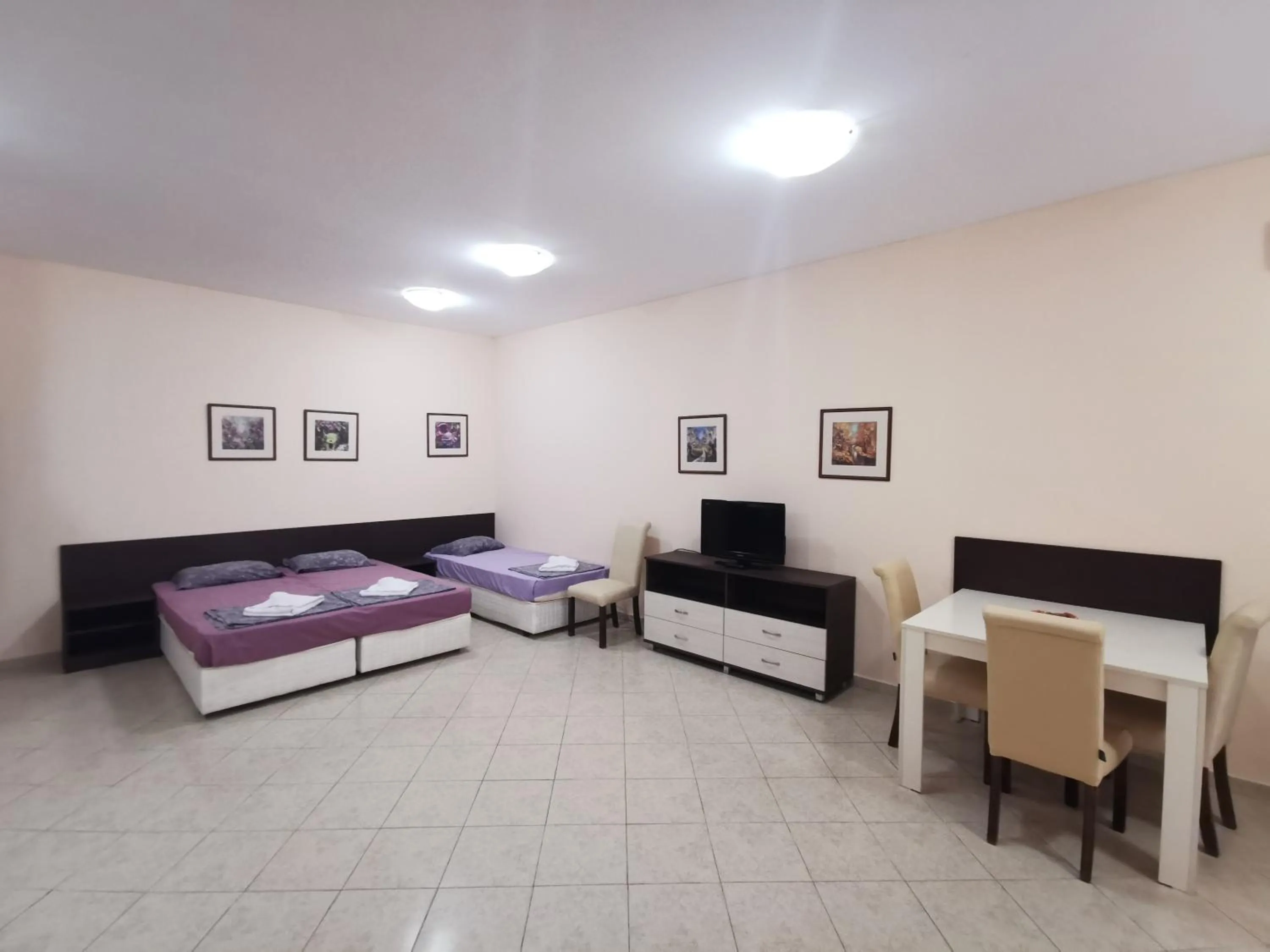 Bed in Rose Garden Omax Apartments