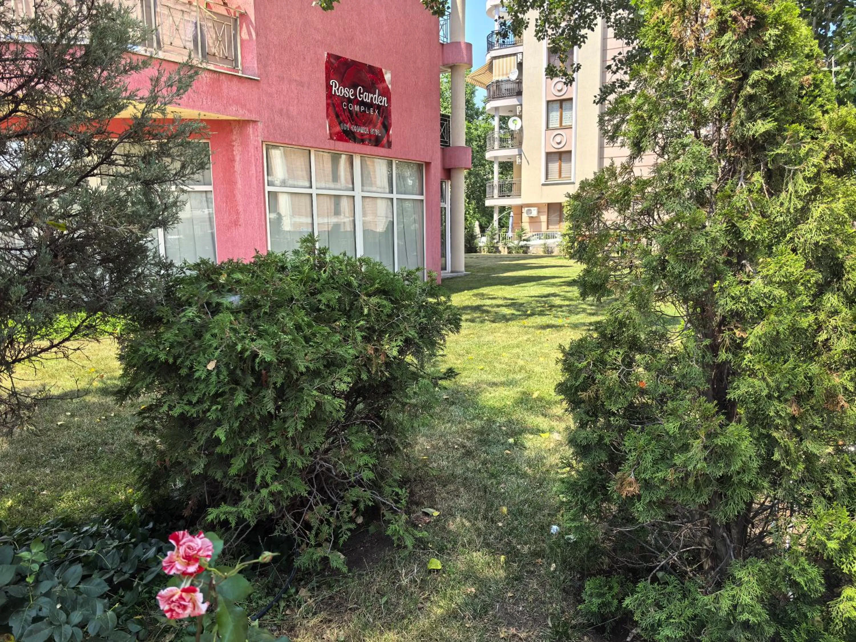 Rose Garden Omax Apartments