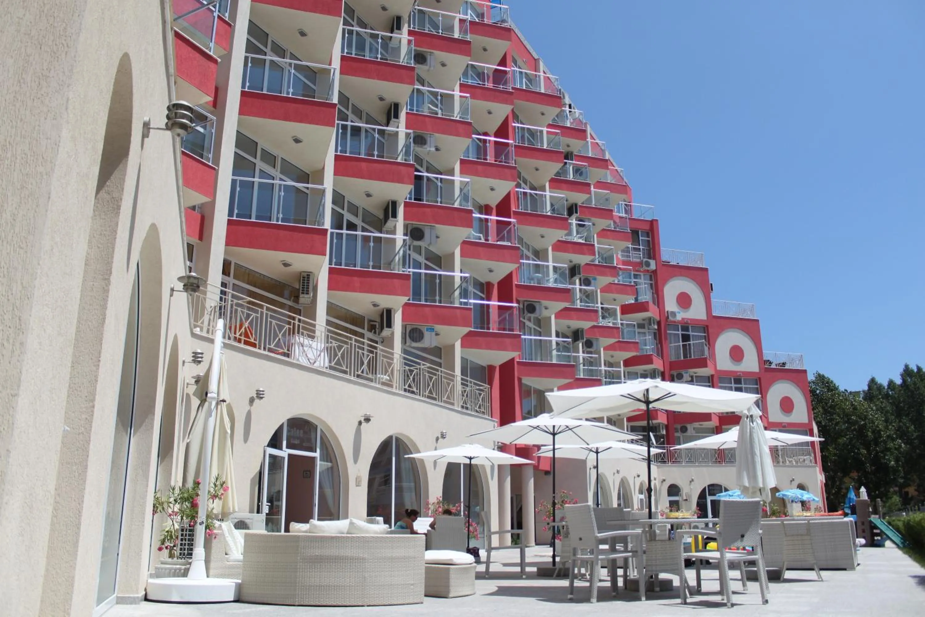 Facade/entrance in Rose Garden Omax Apartments