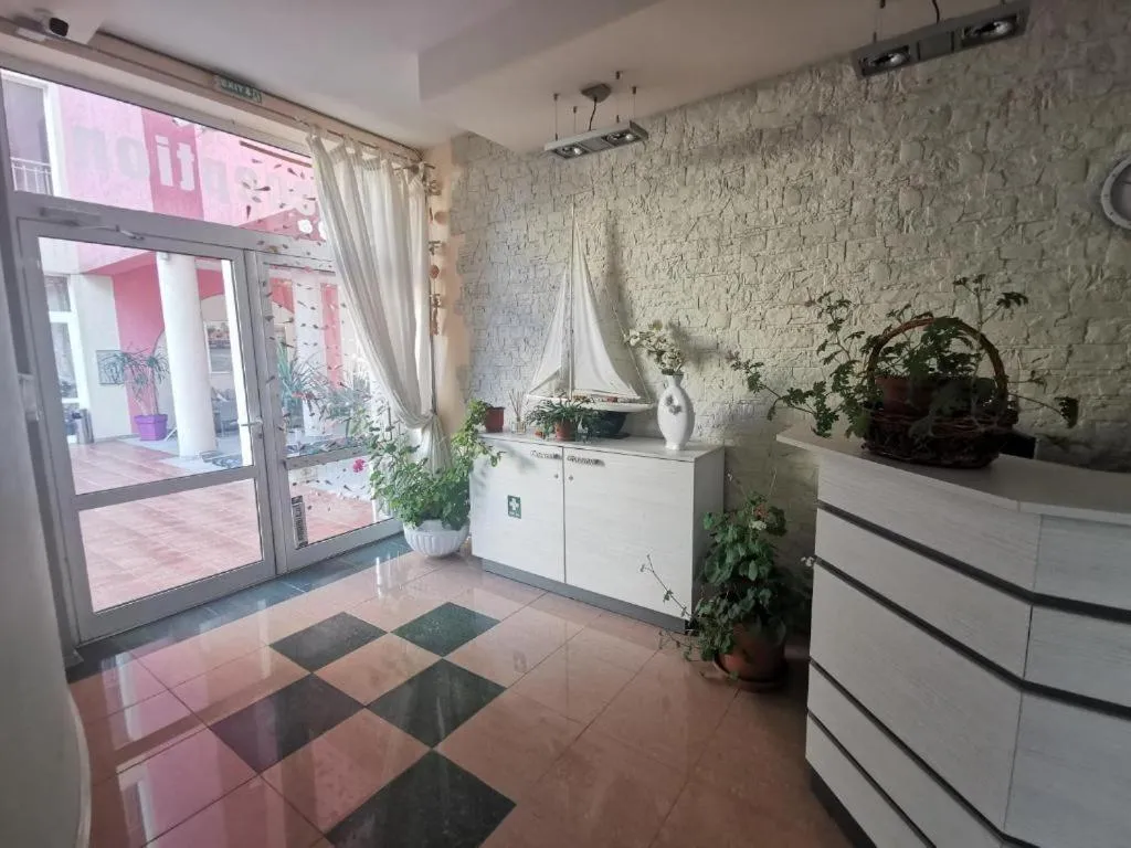 Rose Garden Omax Apartments