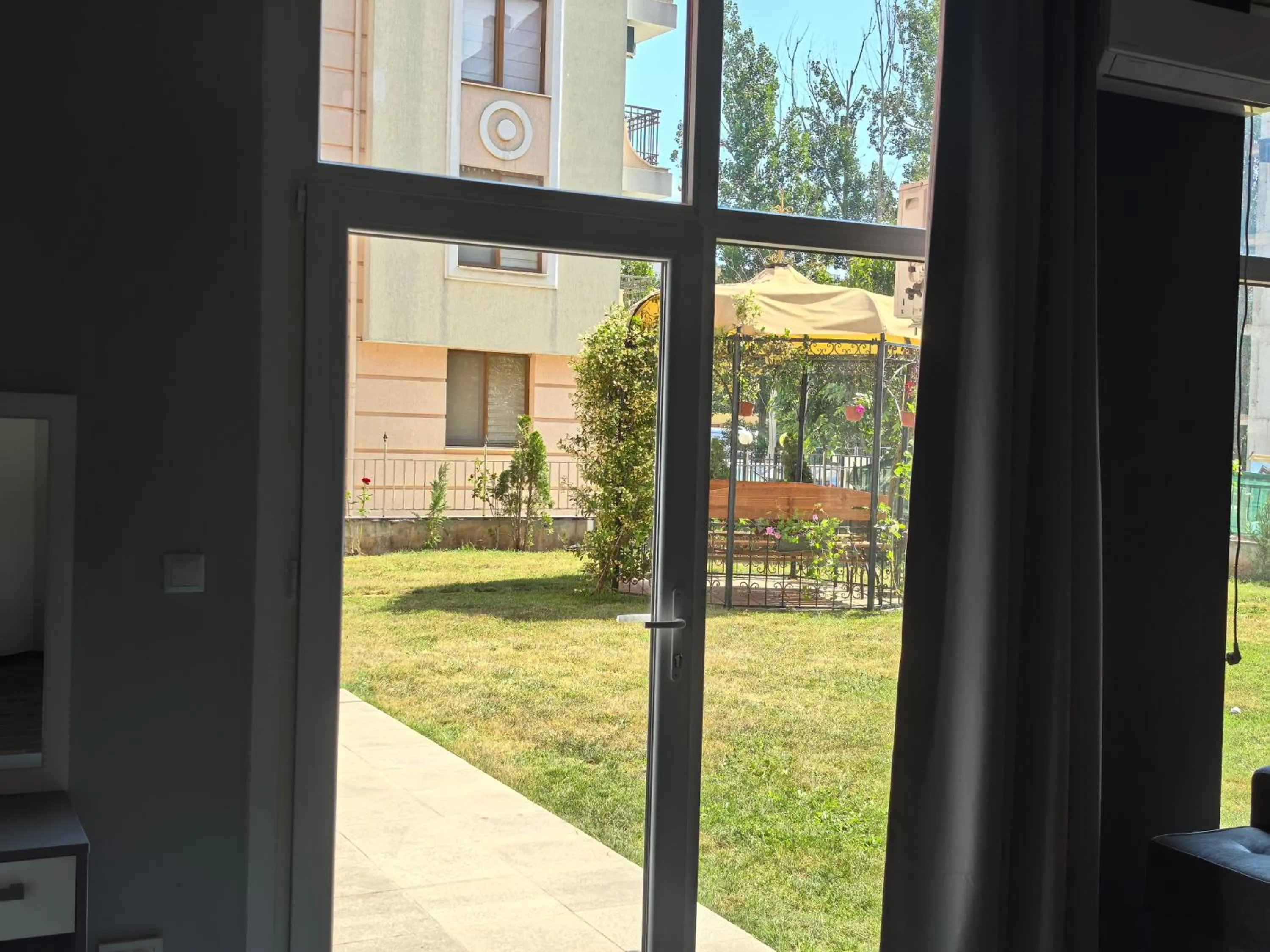 Rose Garden Omax Apartments