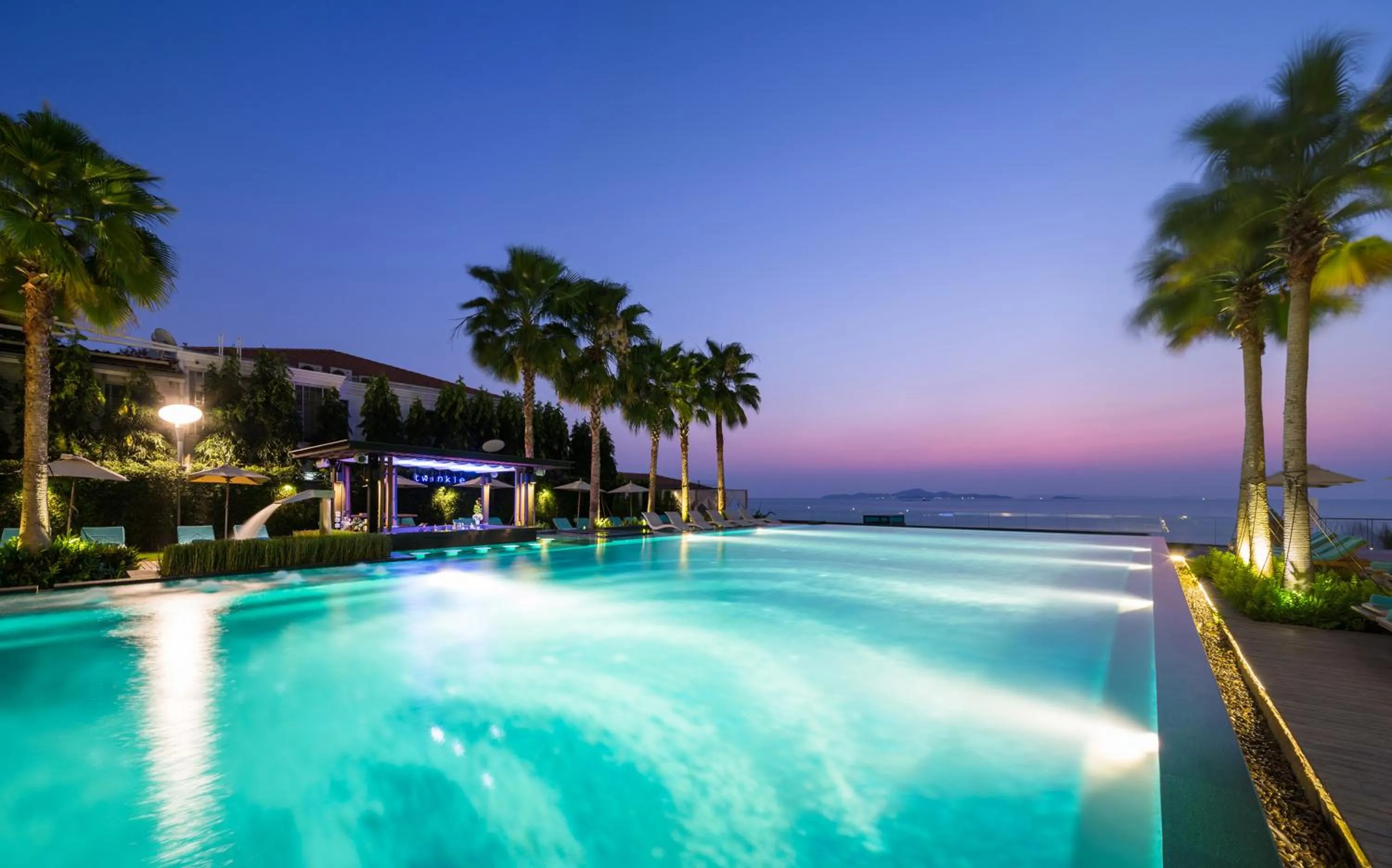 Swimming pool in Cape Dara Resort