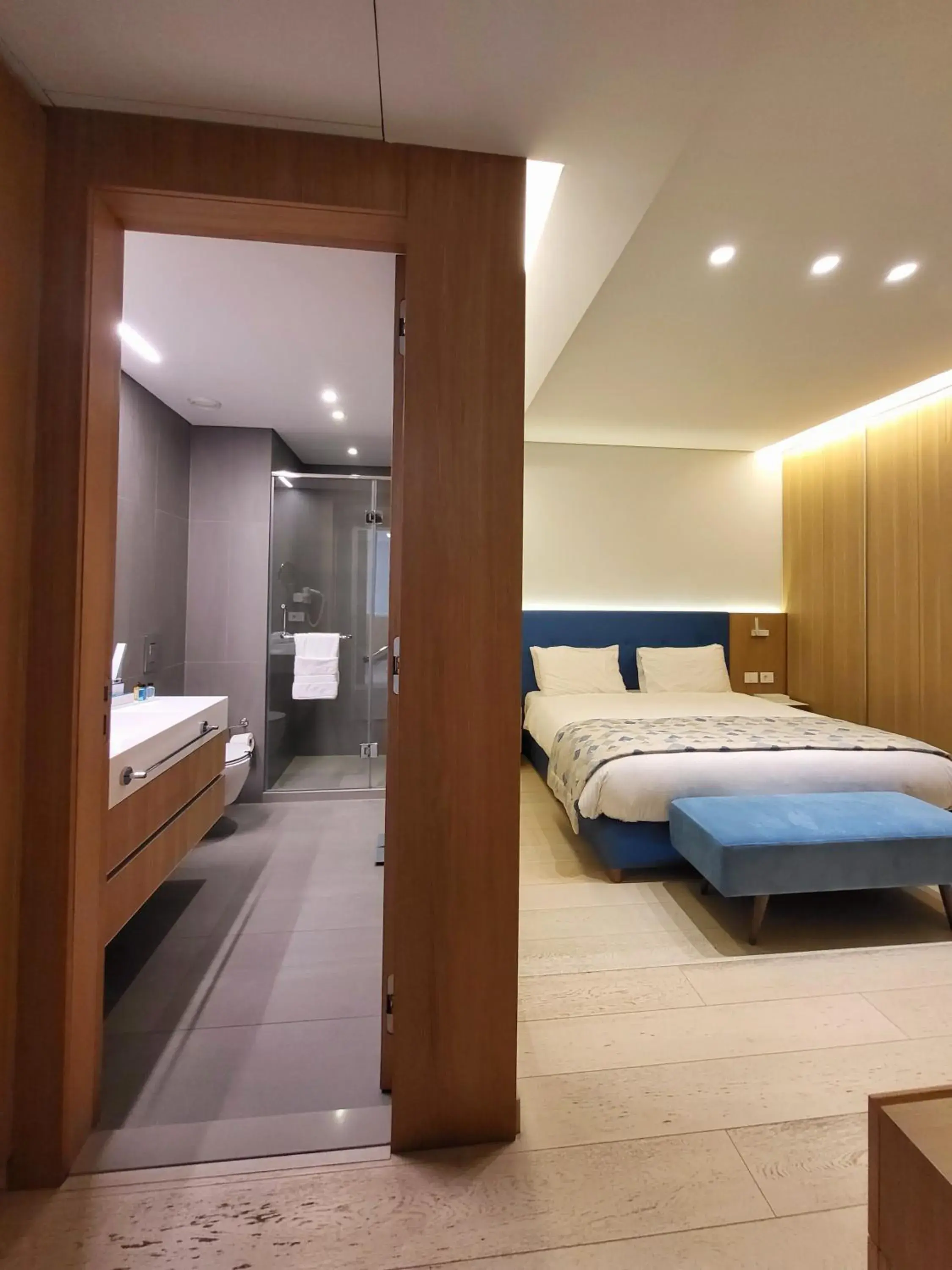 Deluxe Suite in Monot Suites Deluxe Suite in Monot Suites