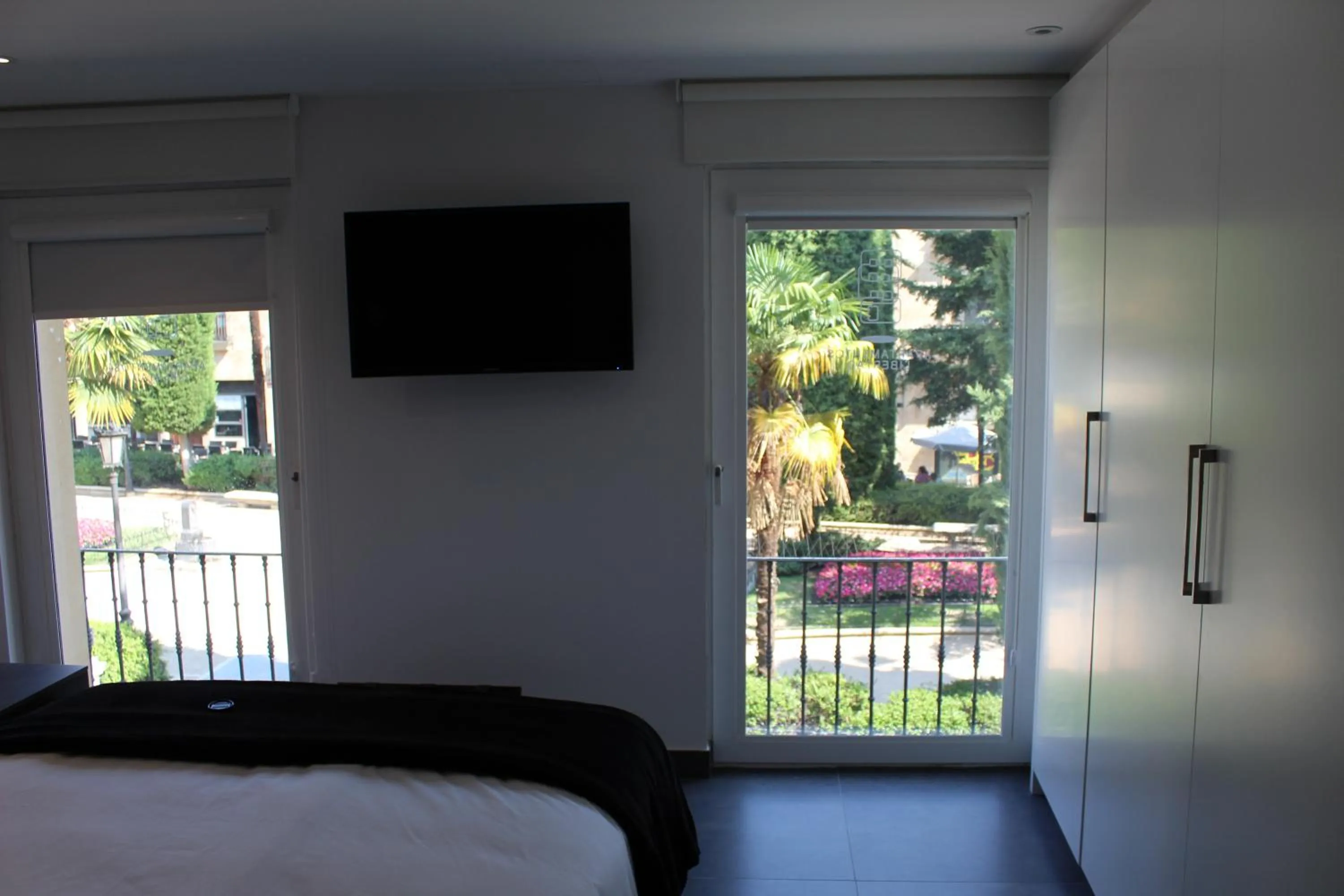 TV and multimedia, Bed in Salamanca Suites Libertad