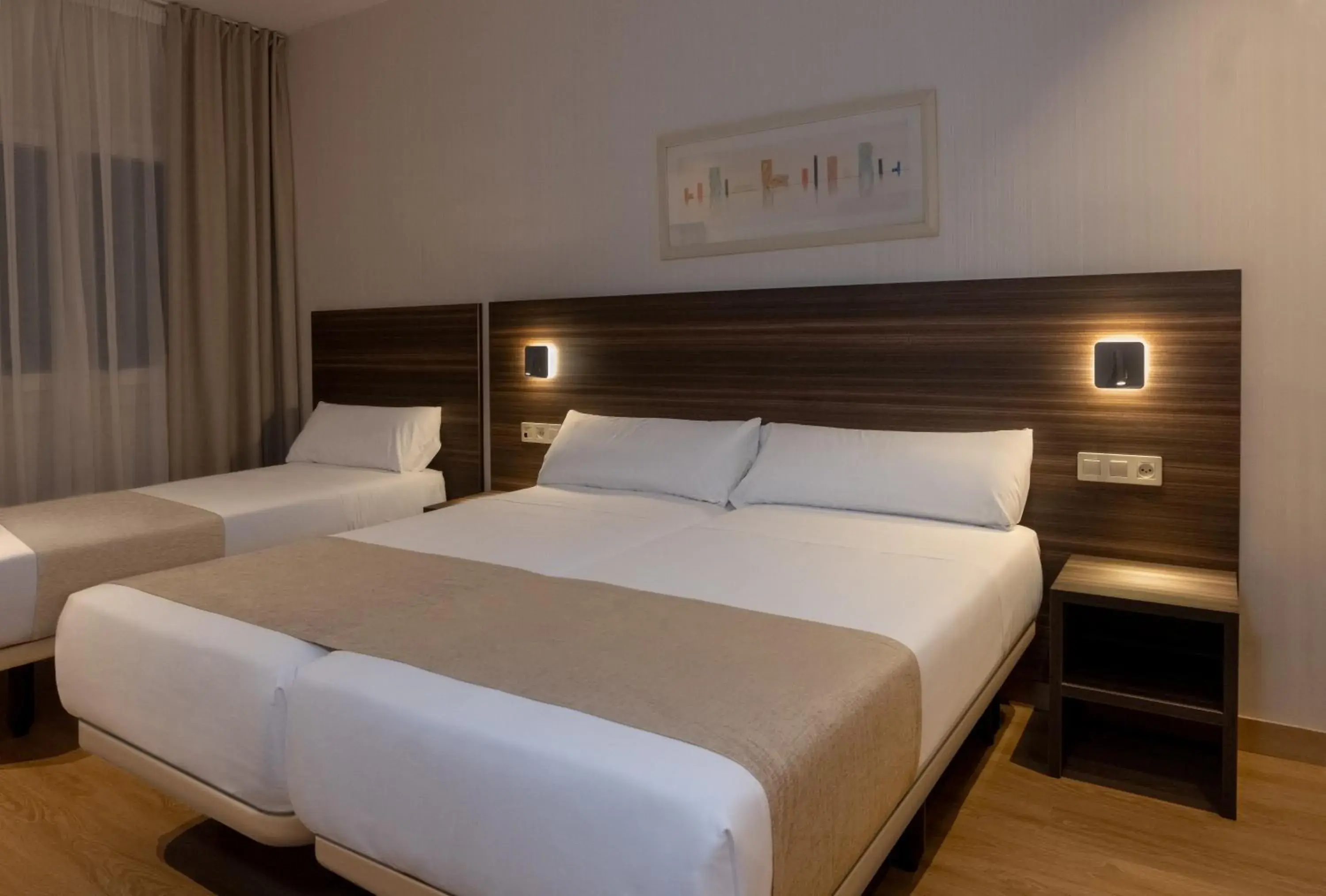 Triple Room in Hotel Belcaire Triple Room in Hotel Belcaire