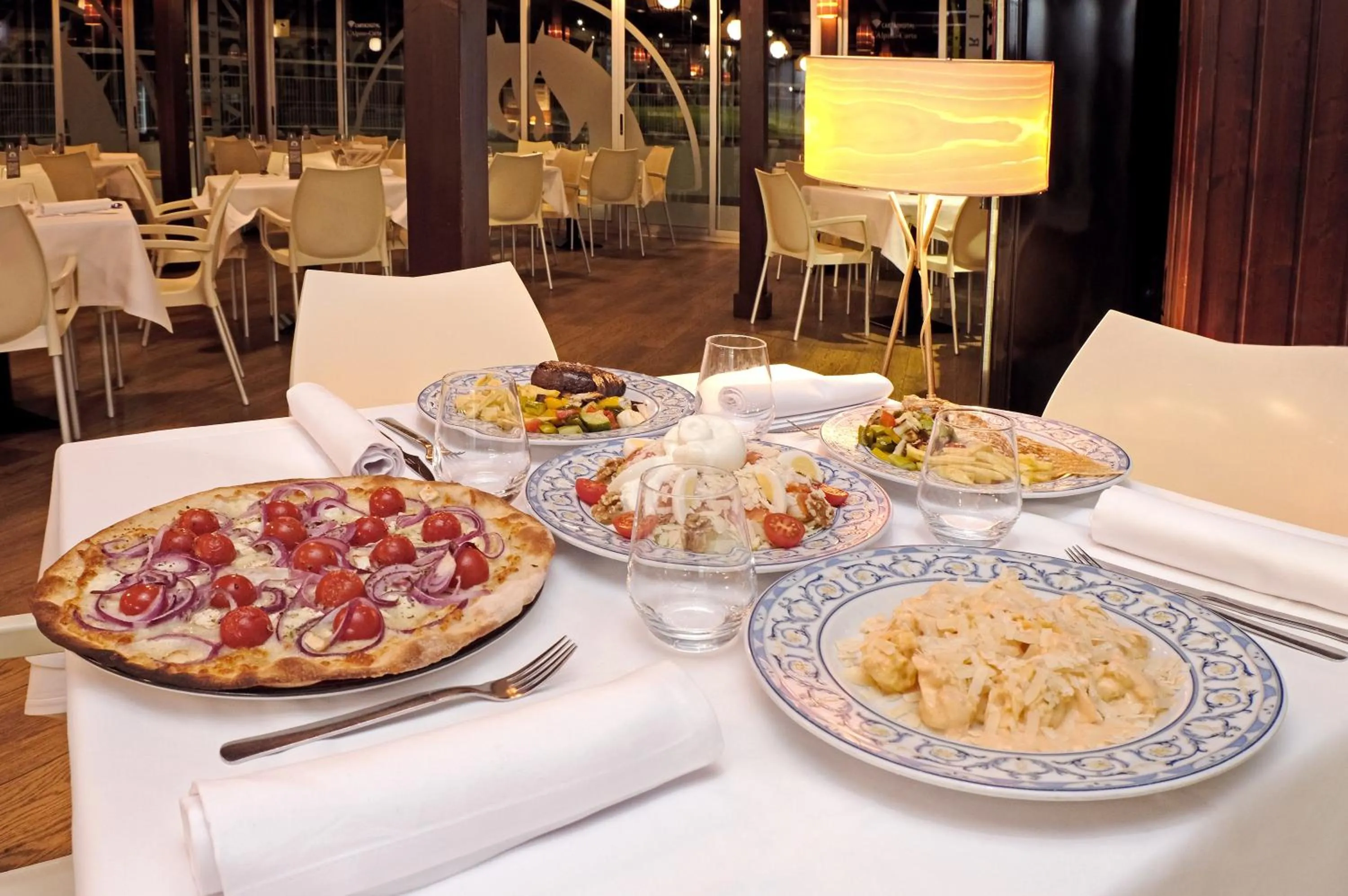 Restaurant/places to eat in Hotel Belcaire