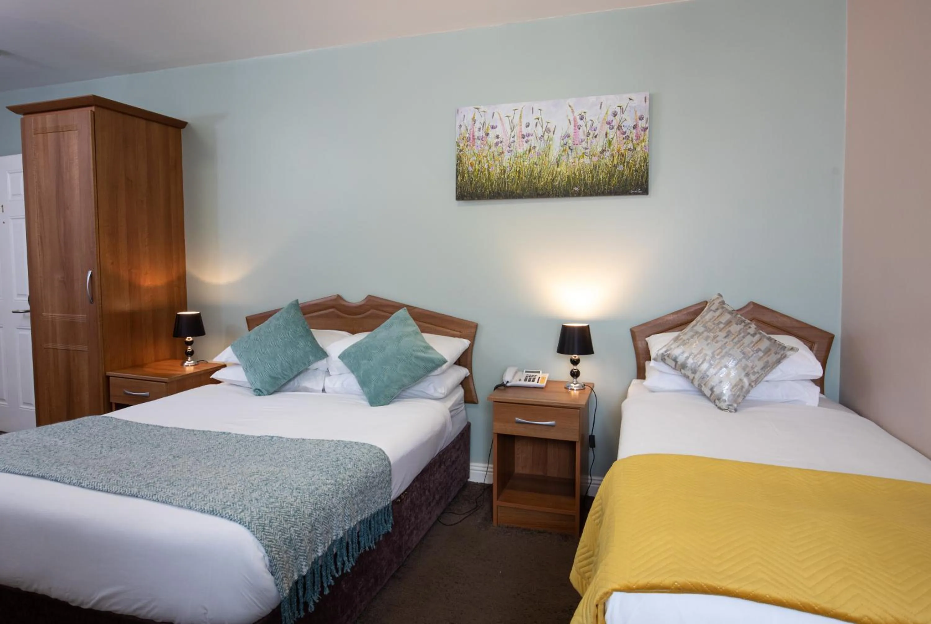 Photo of the whole room, Bed in Murphy's Hotel