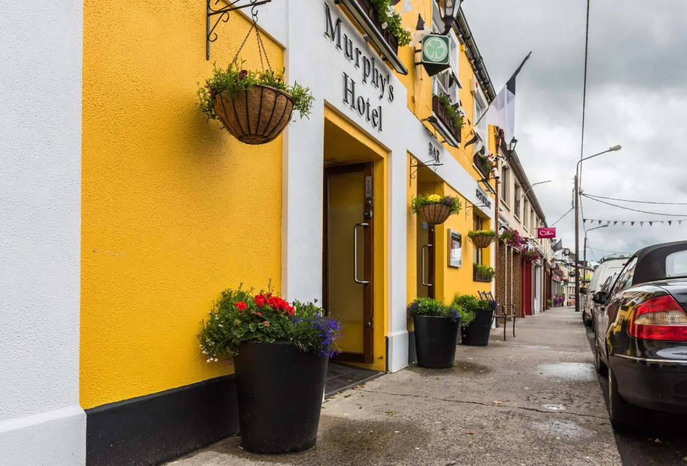 Property logo or sign in Murphy's Hotel