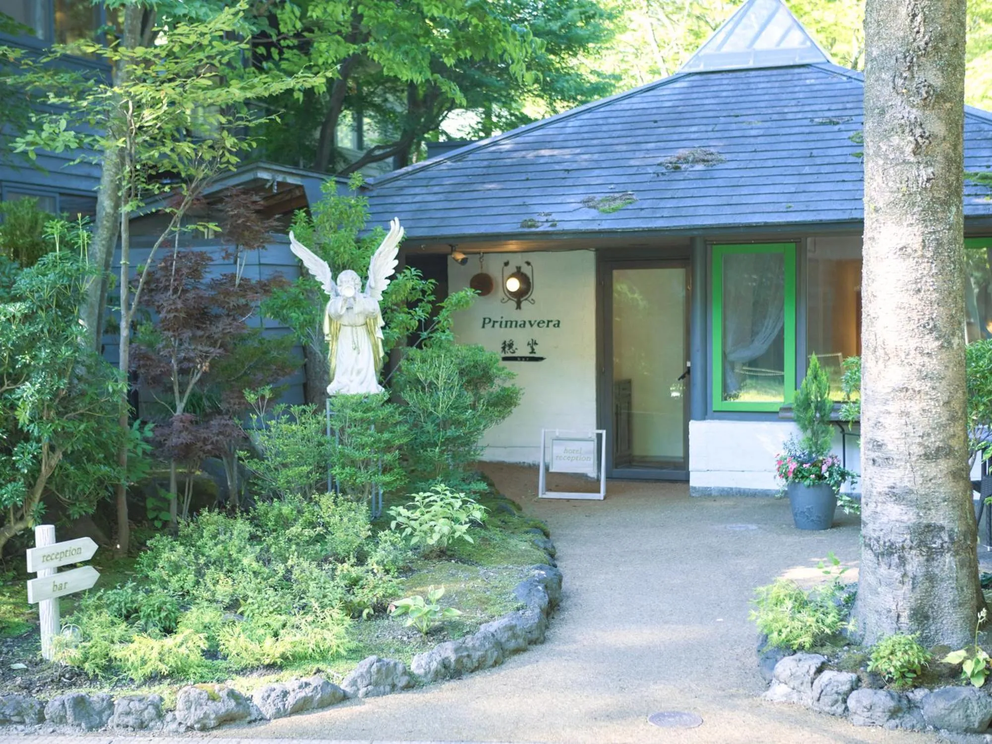 Property building in Auberge de Primavera