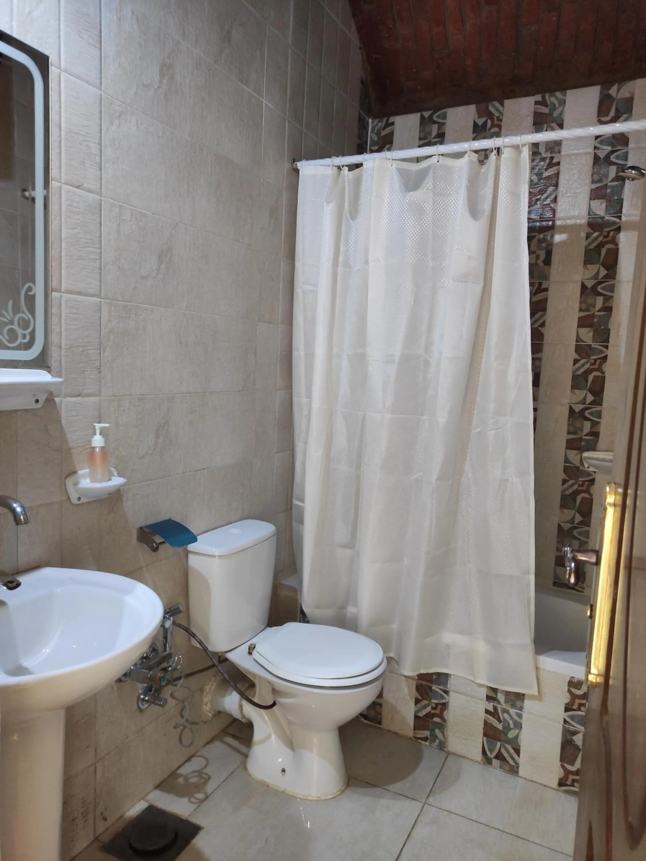 Shower in Maghrabi's Guest house