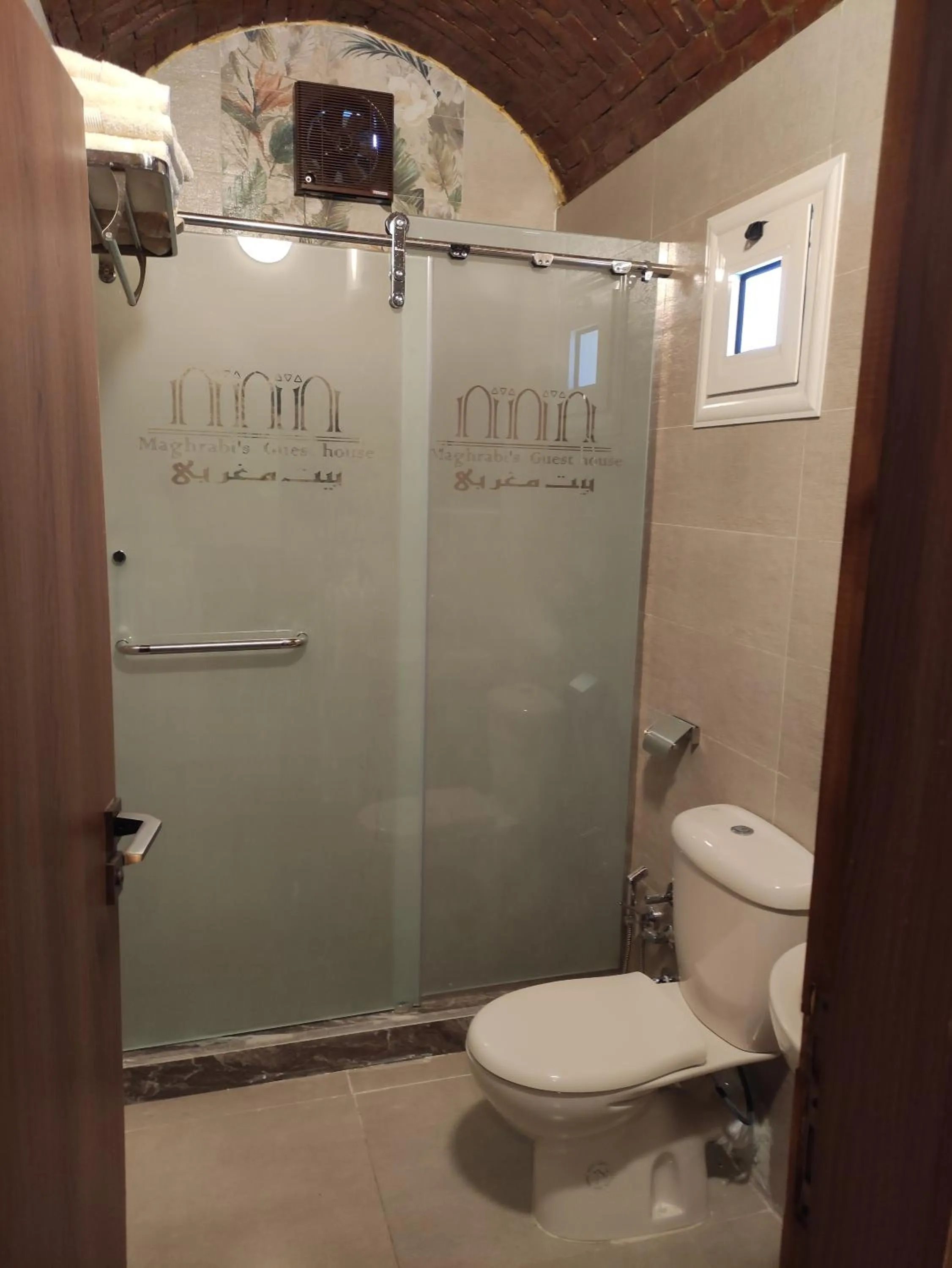 Shower in Maghrabi's Guest house