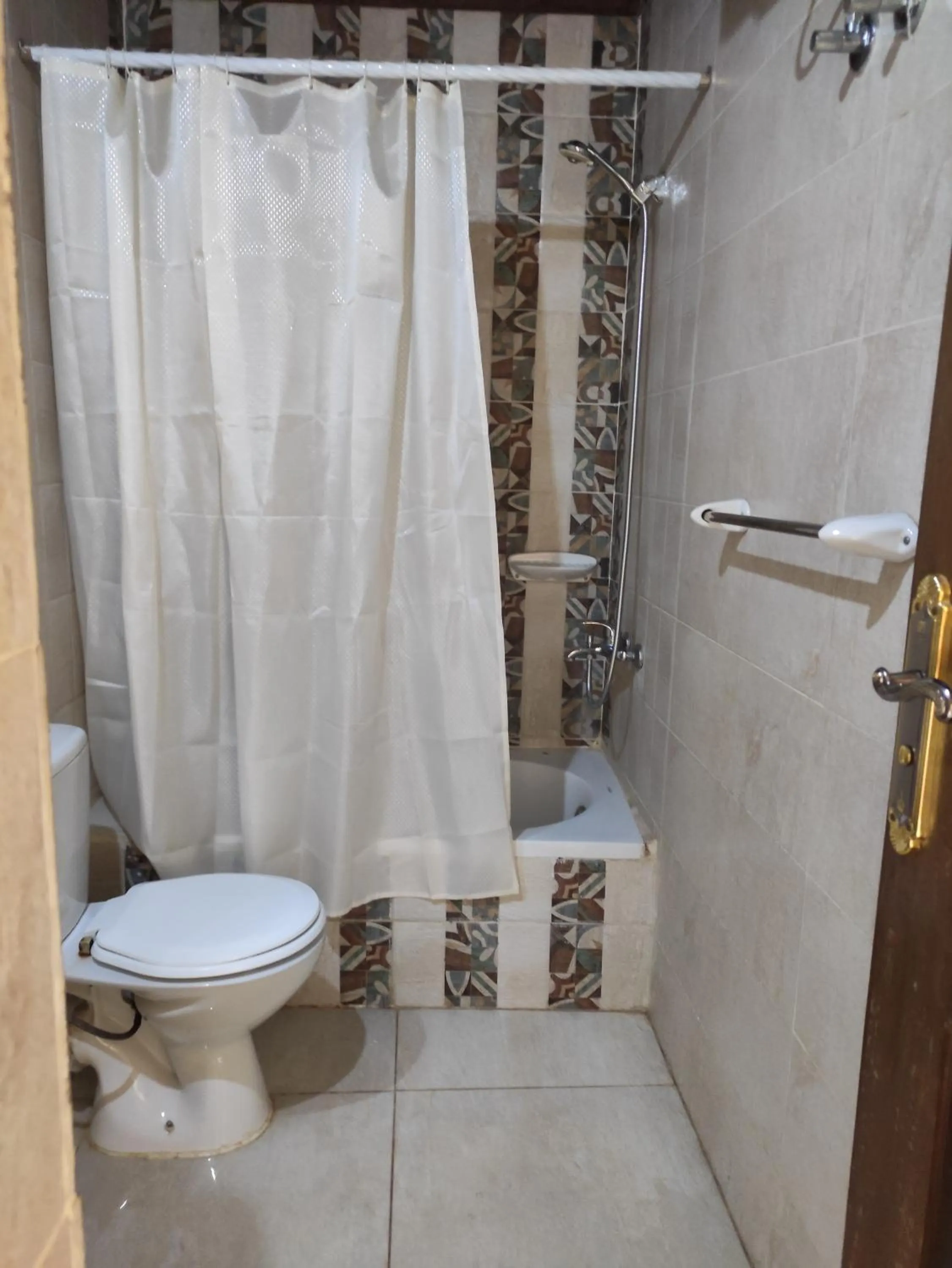 Shower in Maghrabi's Guest house