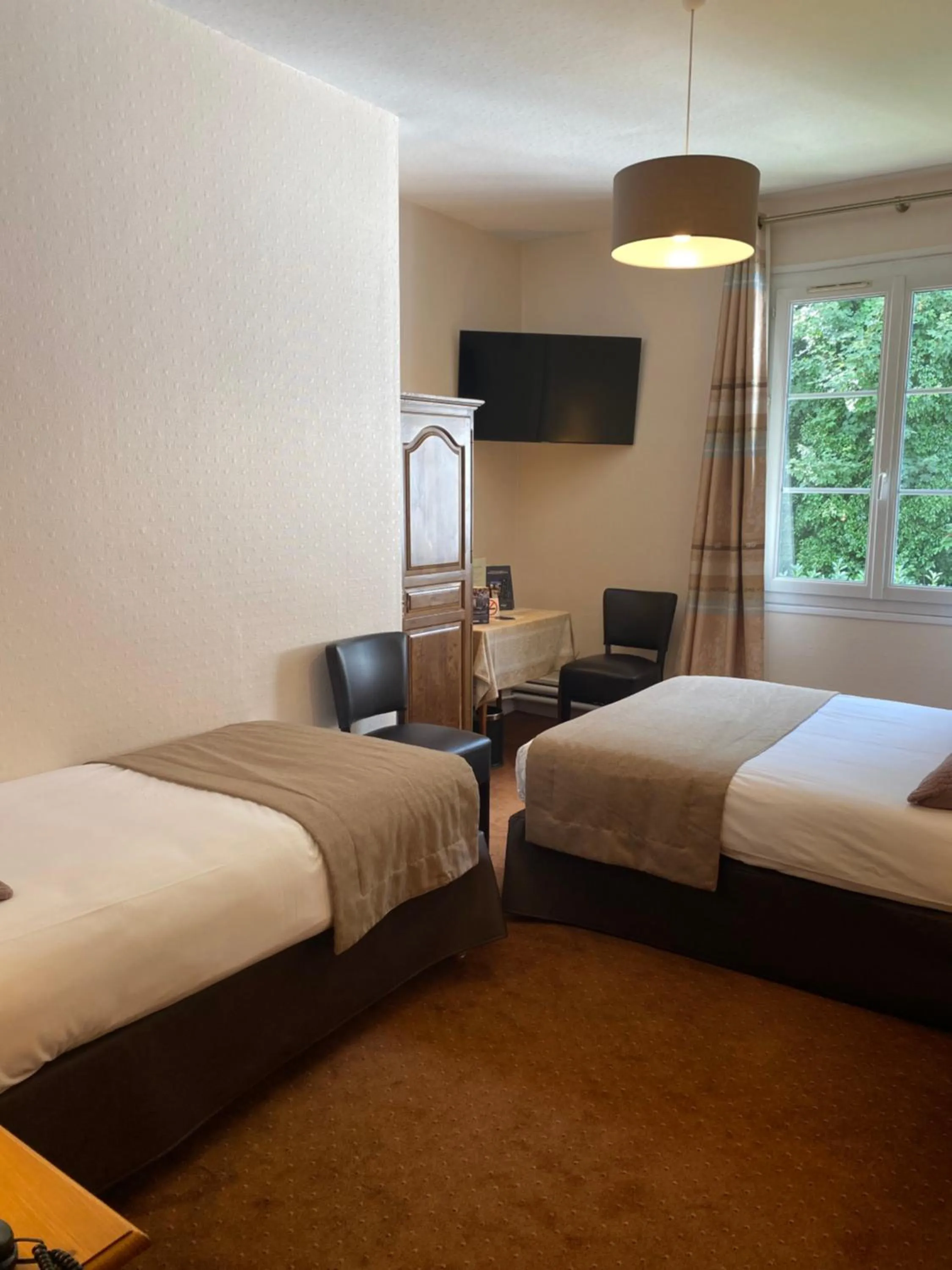 Photo of the whole room, Bed in Hostellerie de Pavillon Saint-Hubert