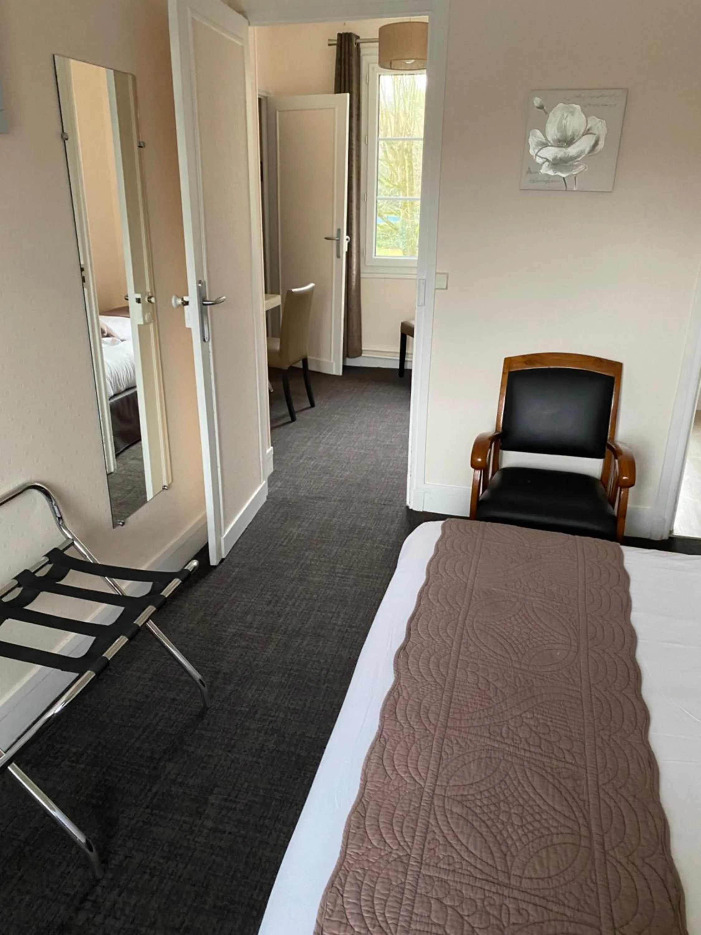Bedroom, Bed in Hostellerie de Pavillon Saint-Hubert
