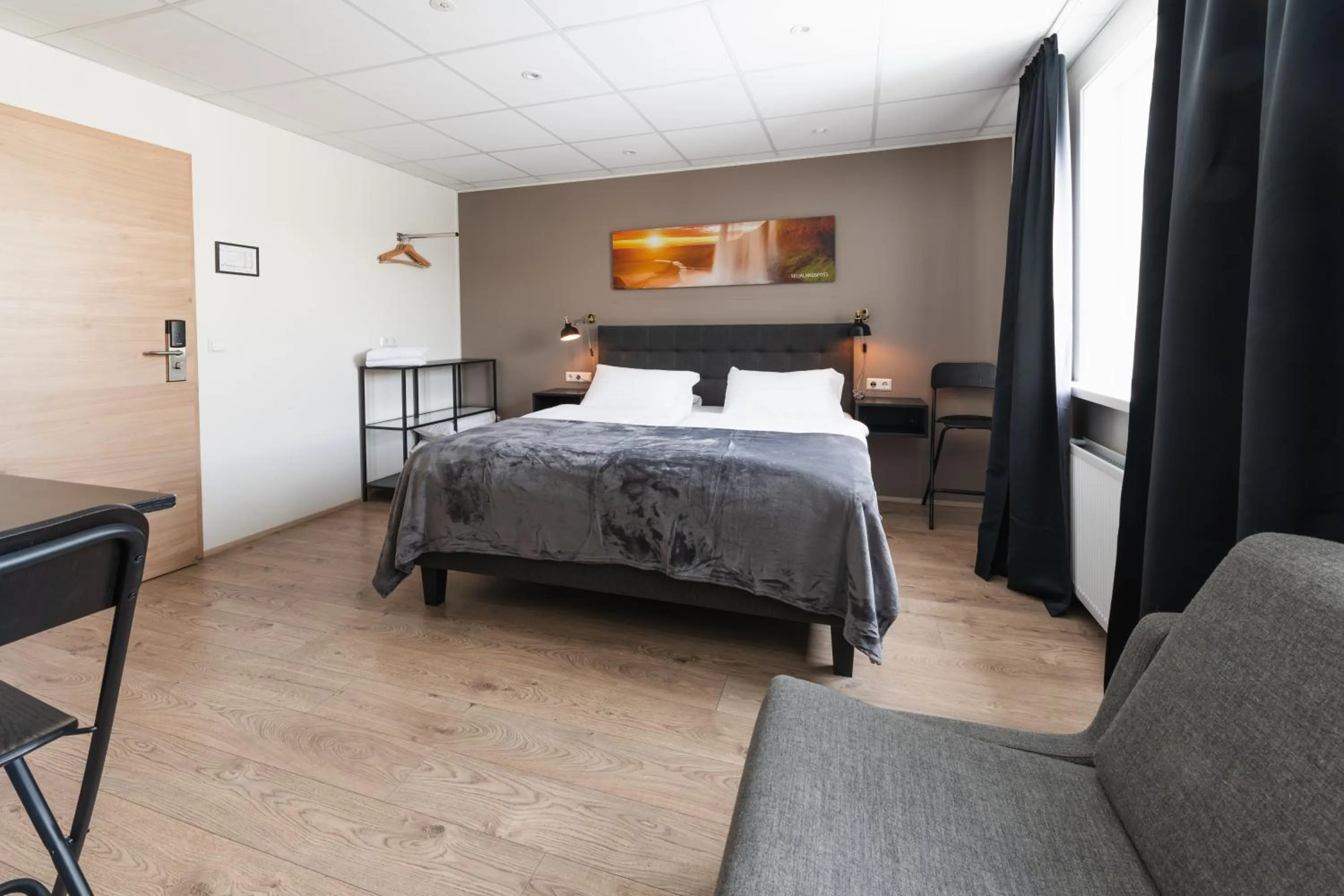 Seating area, Bed in Centrum Hotel