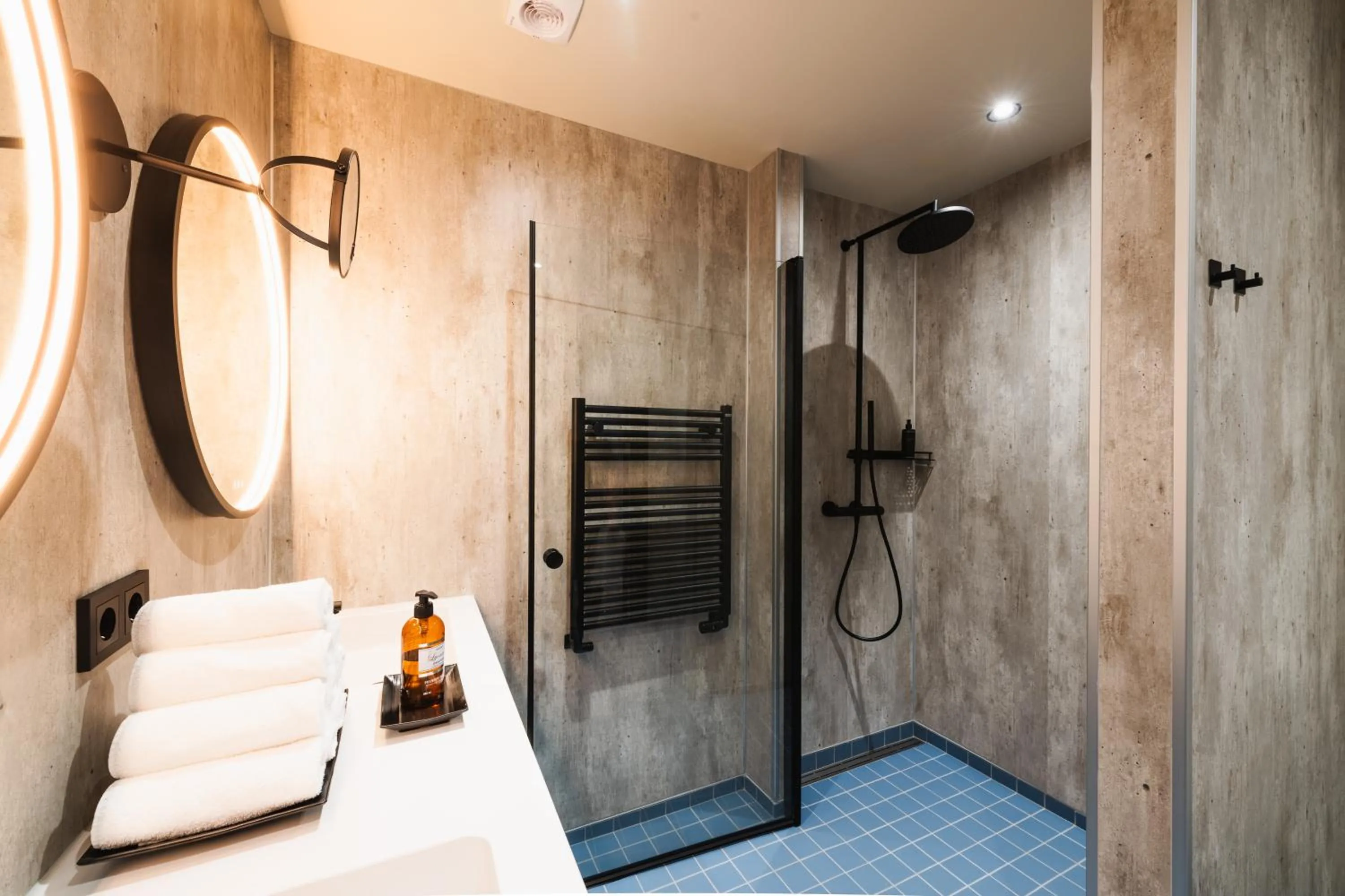 Bathroom in Centrum Hotel