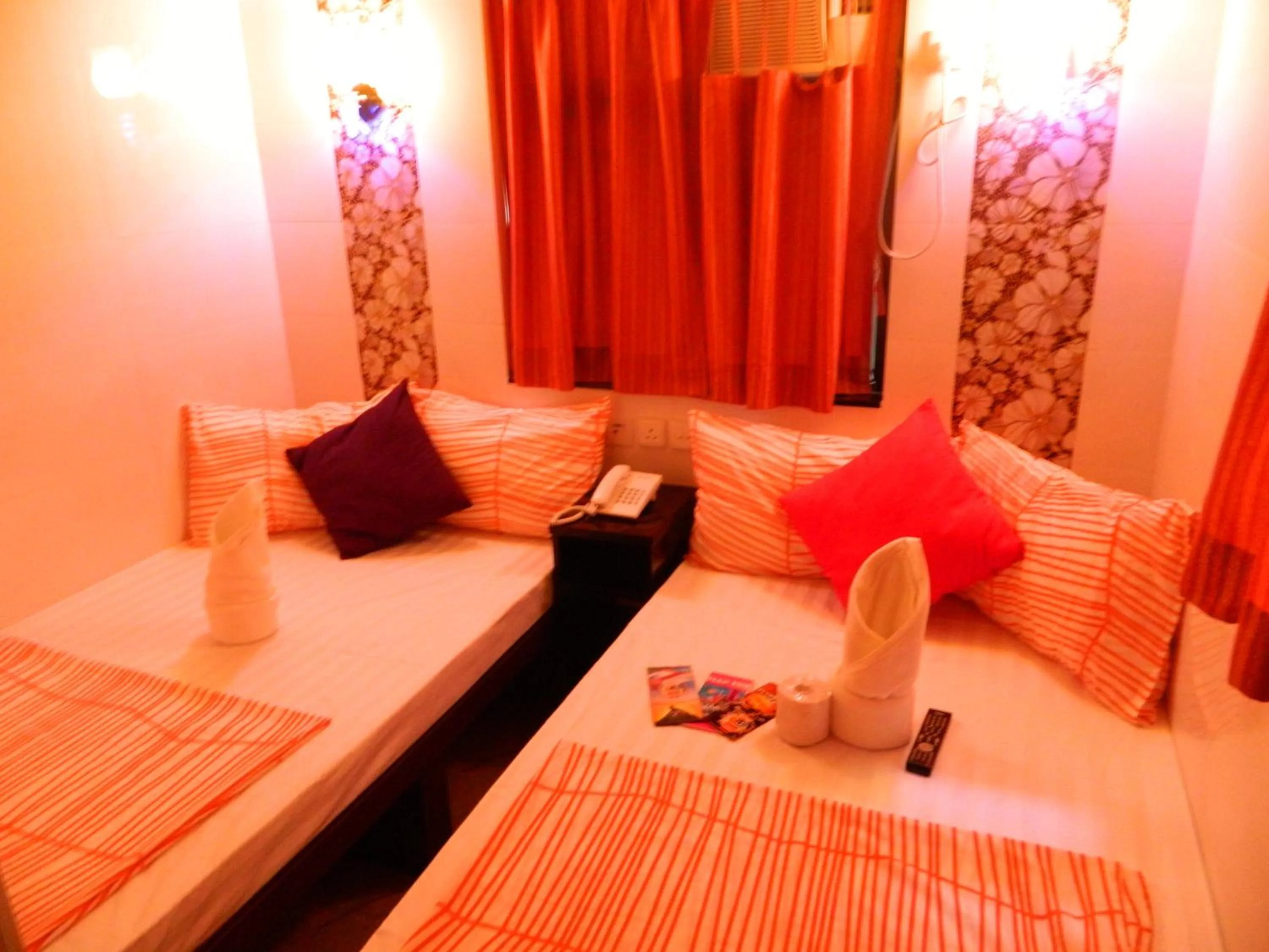 Family Room with 2 Double Beds in Marrigold Hostel