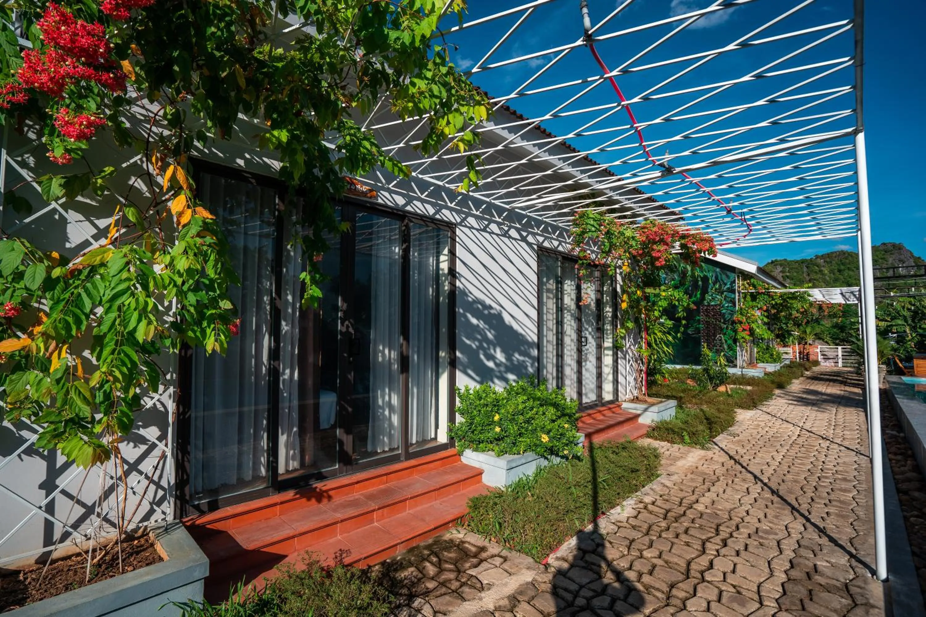 Garden view in Commander Lodge