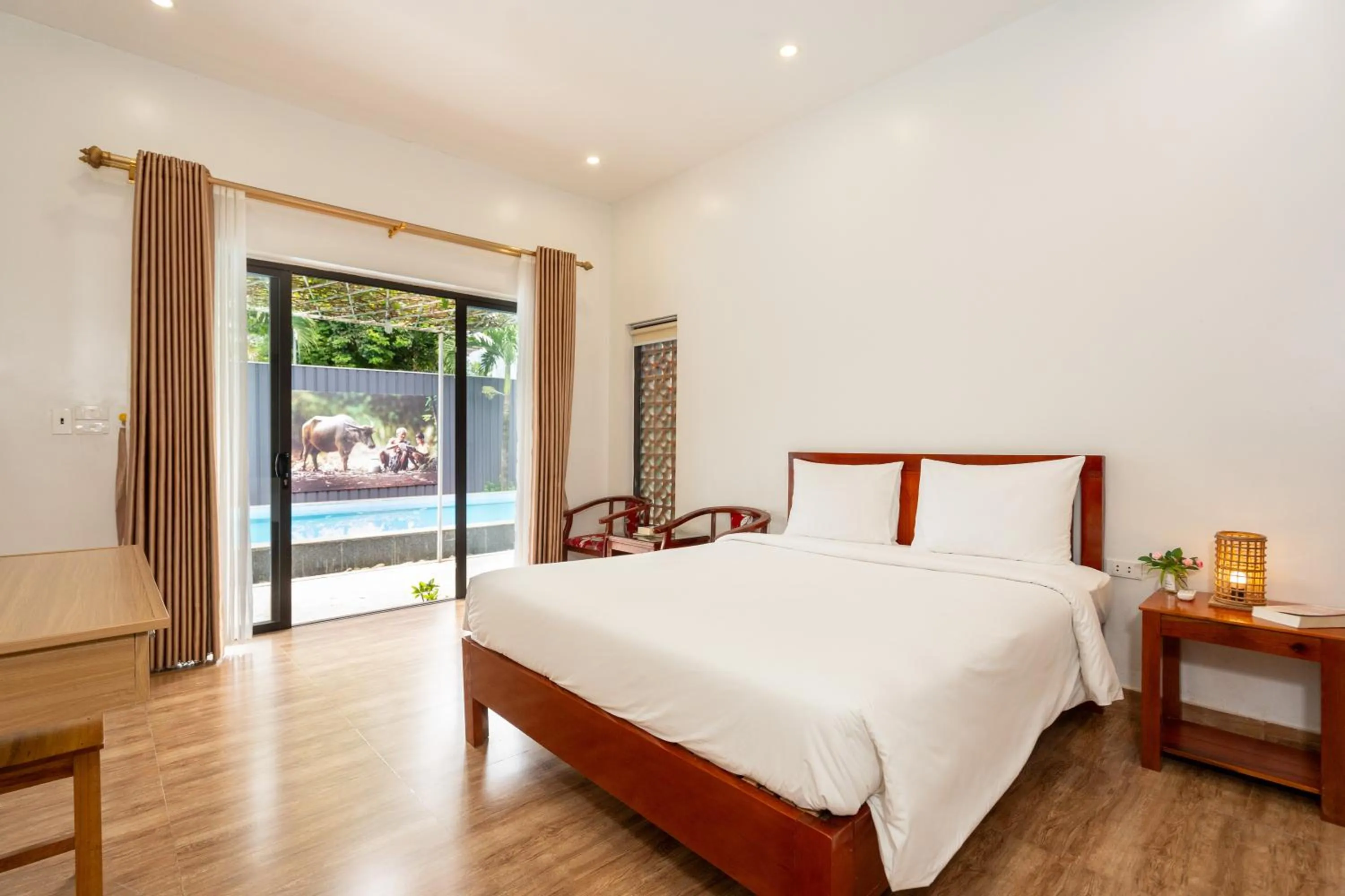 Property building, Bed in Commander Lodge