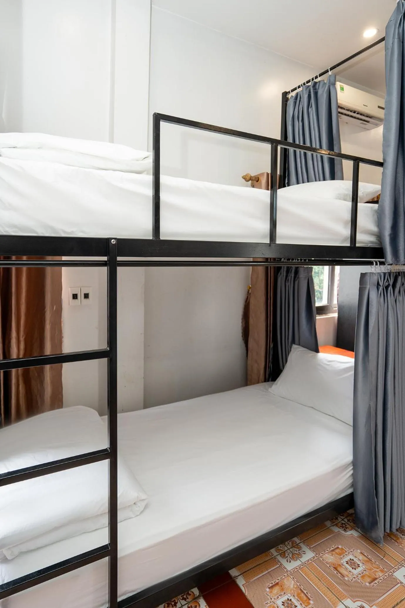 bunk bed, Bed in Commander Lodge