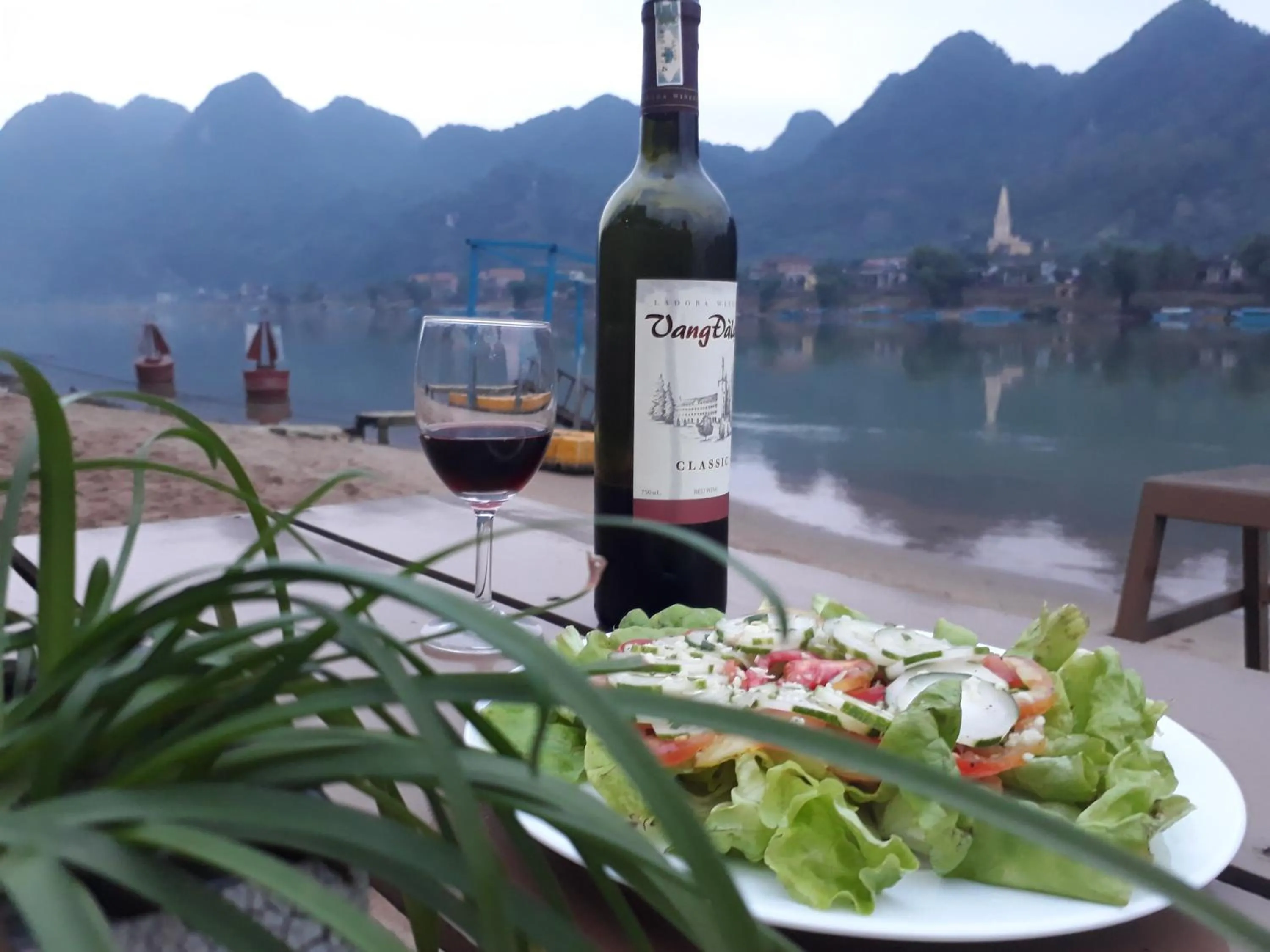 Meals in Commander Lodge