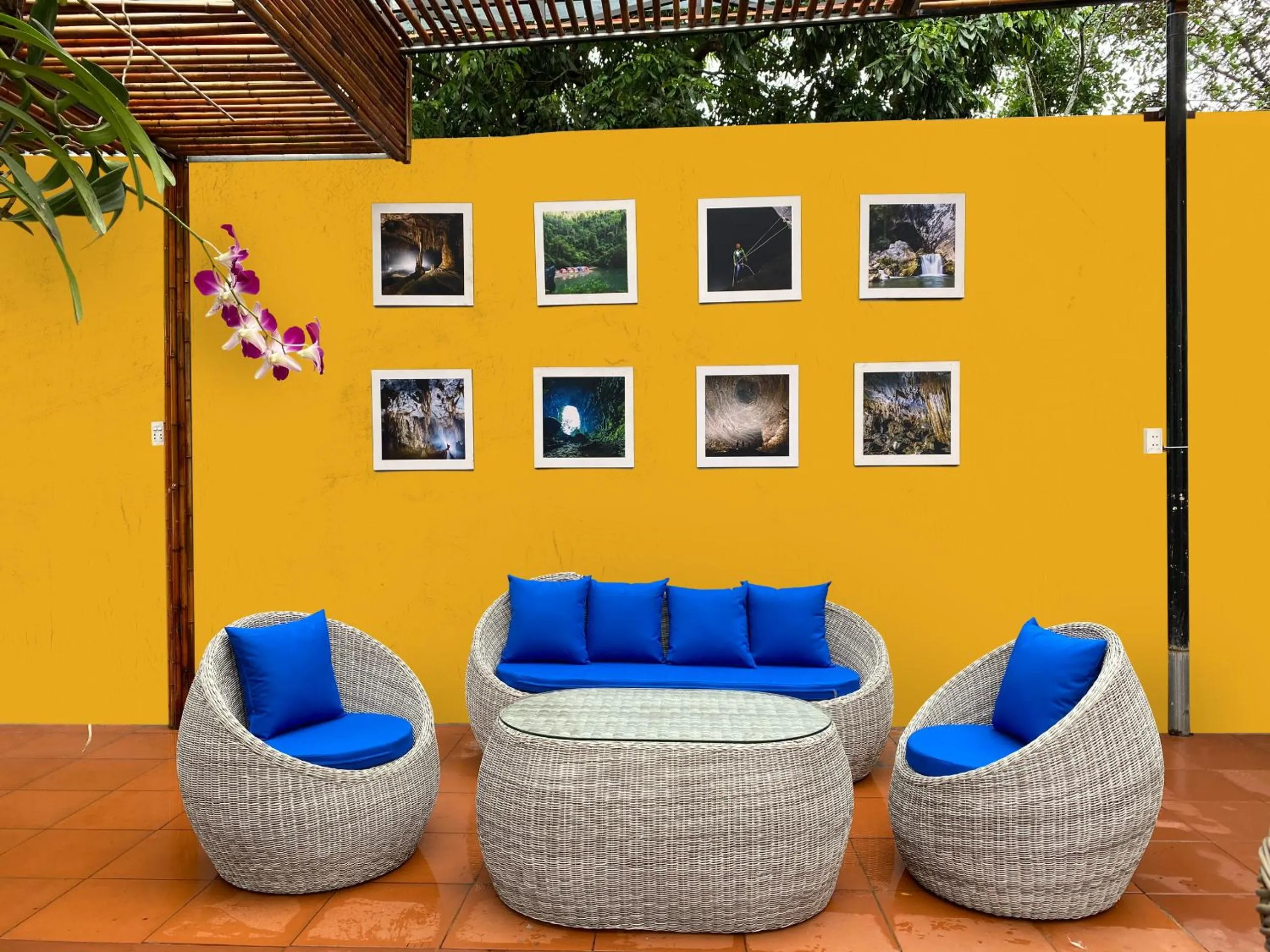 Seating area in Commander Lodge