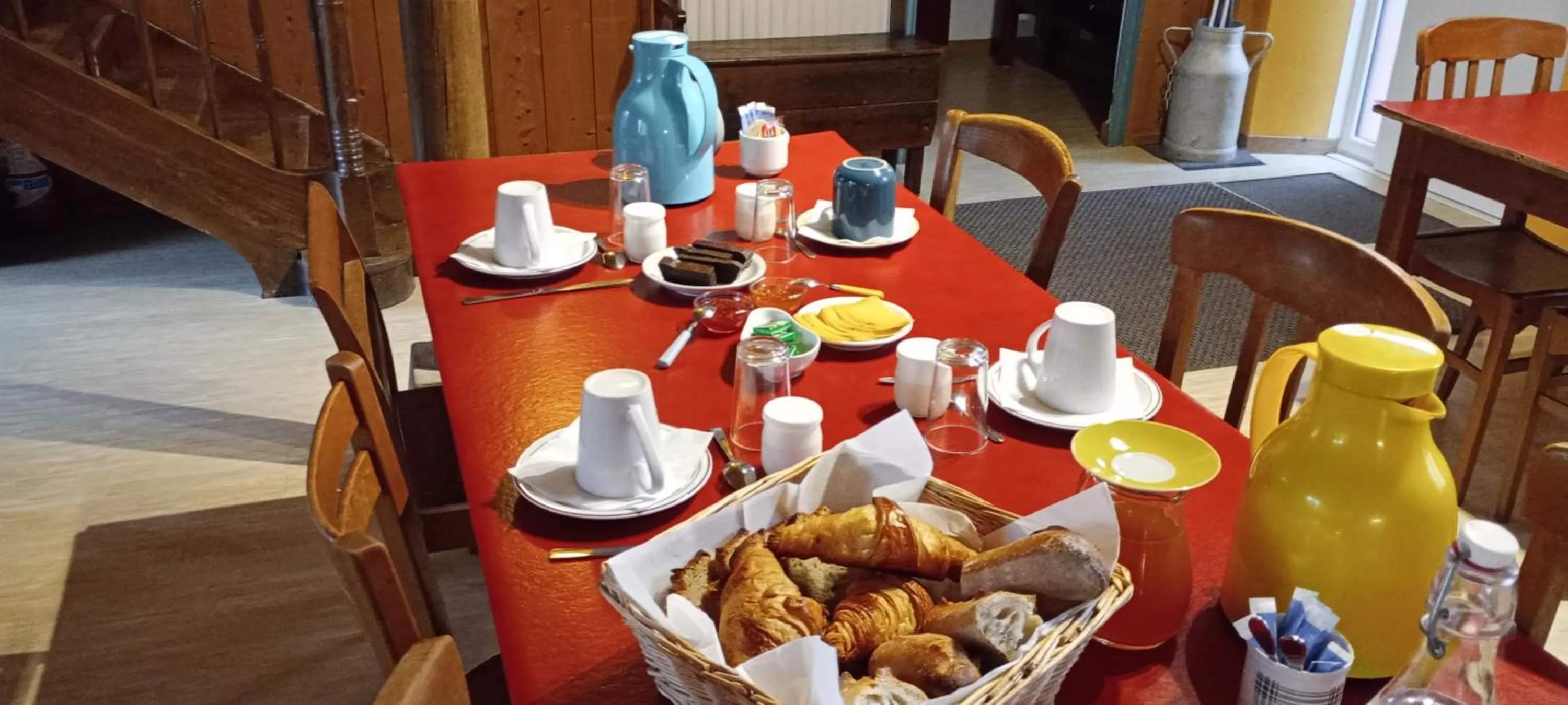 Breakfast in Les Hortensias GR 34 - Chambres d'Hôtes