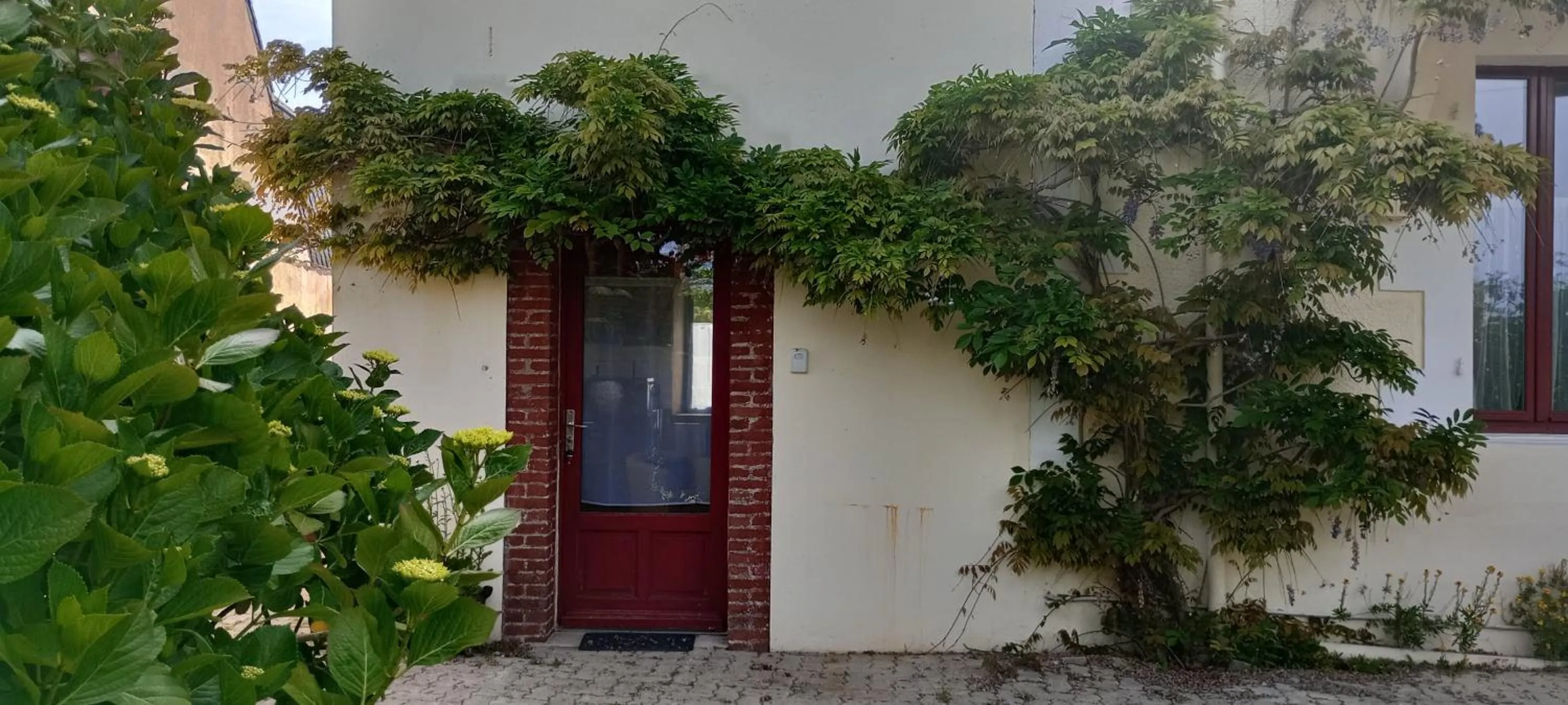 Garden in Les Hortensias GR 34 - Chambres d'Hôtes
