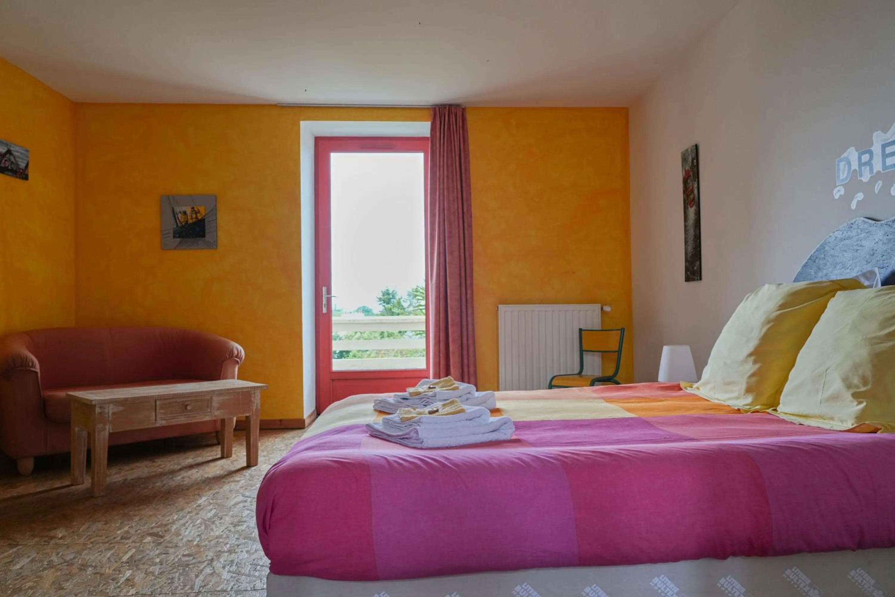 Bed in Les Hortensias GR 34 - Chambres d'Hôtes