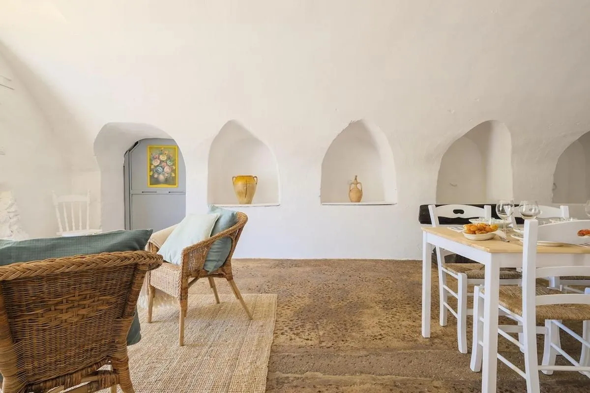 Dining area in Masseria Mammella
