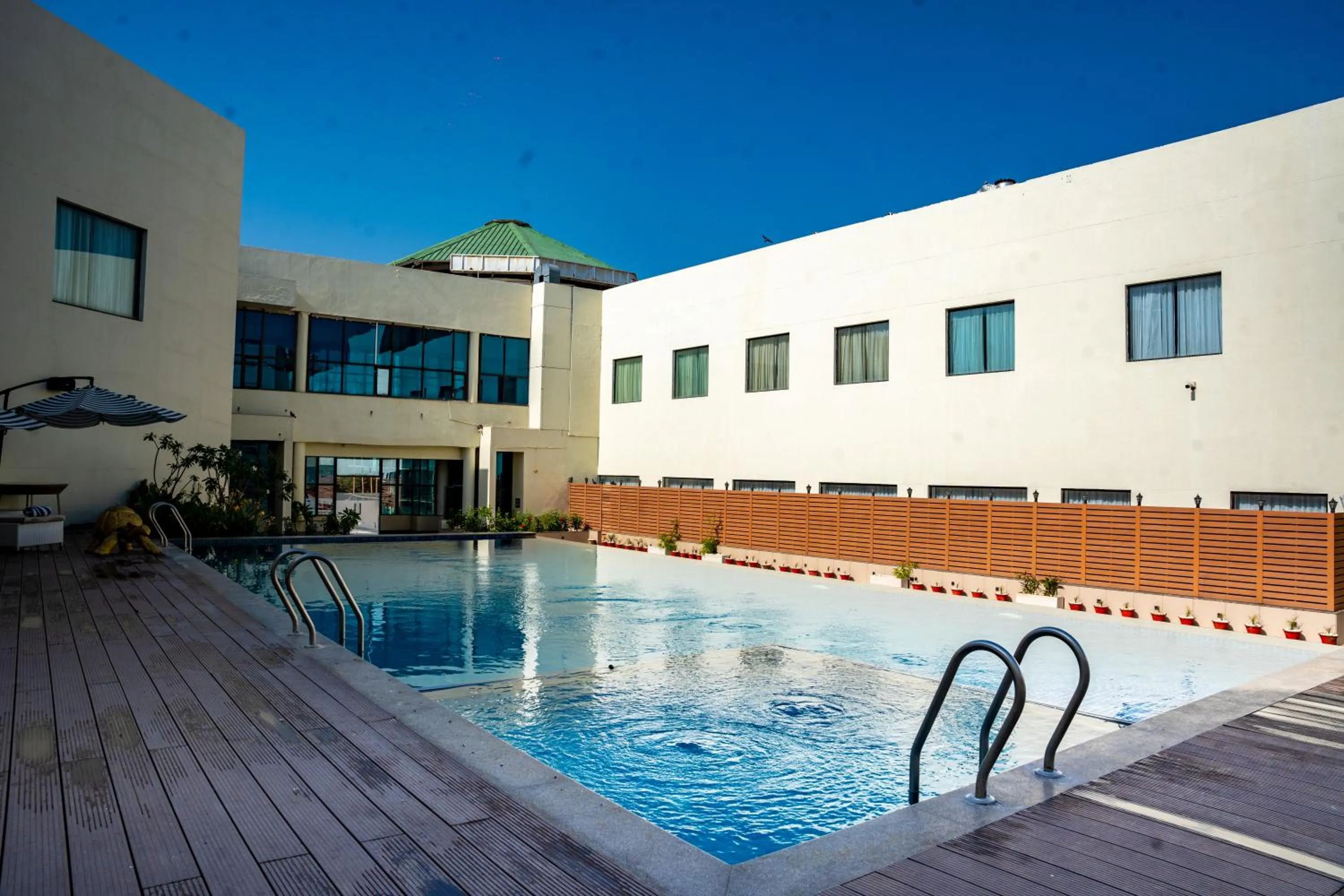 Swimming pool in Ramada Ajmer