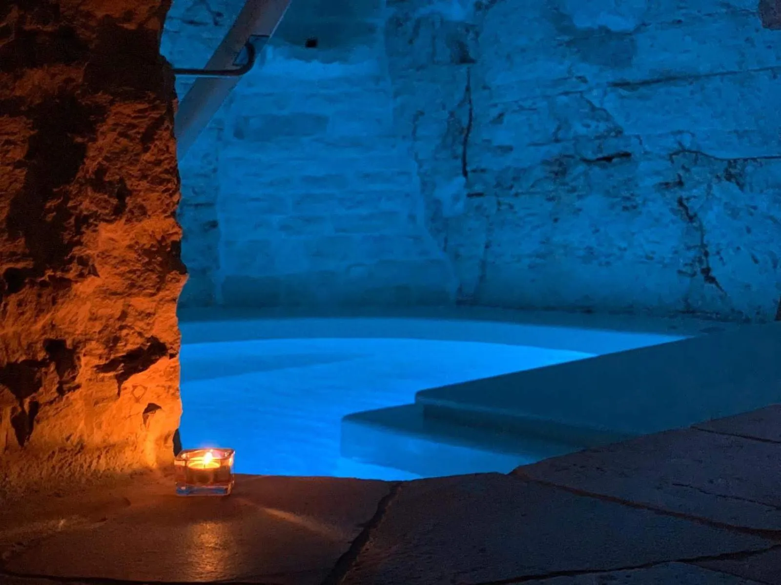 Hot Tub in Trulli Occhi Di Pietra
