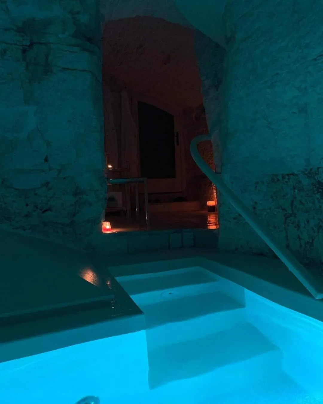 Hot Tub in Trulli Occhi Di Pietra