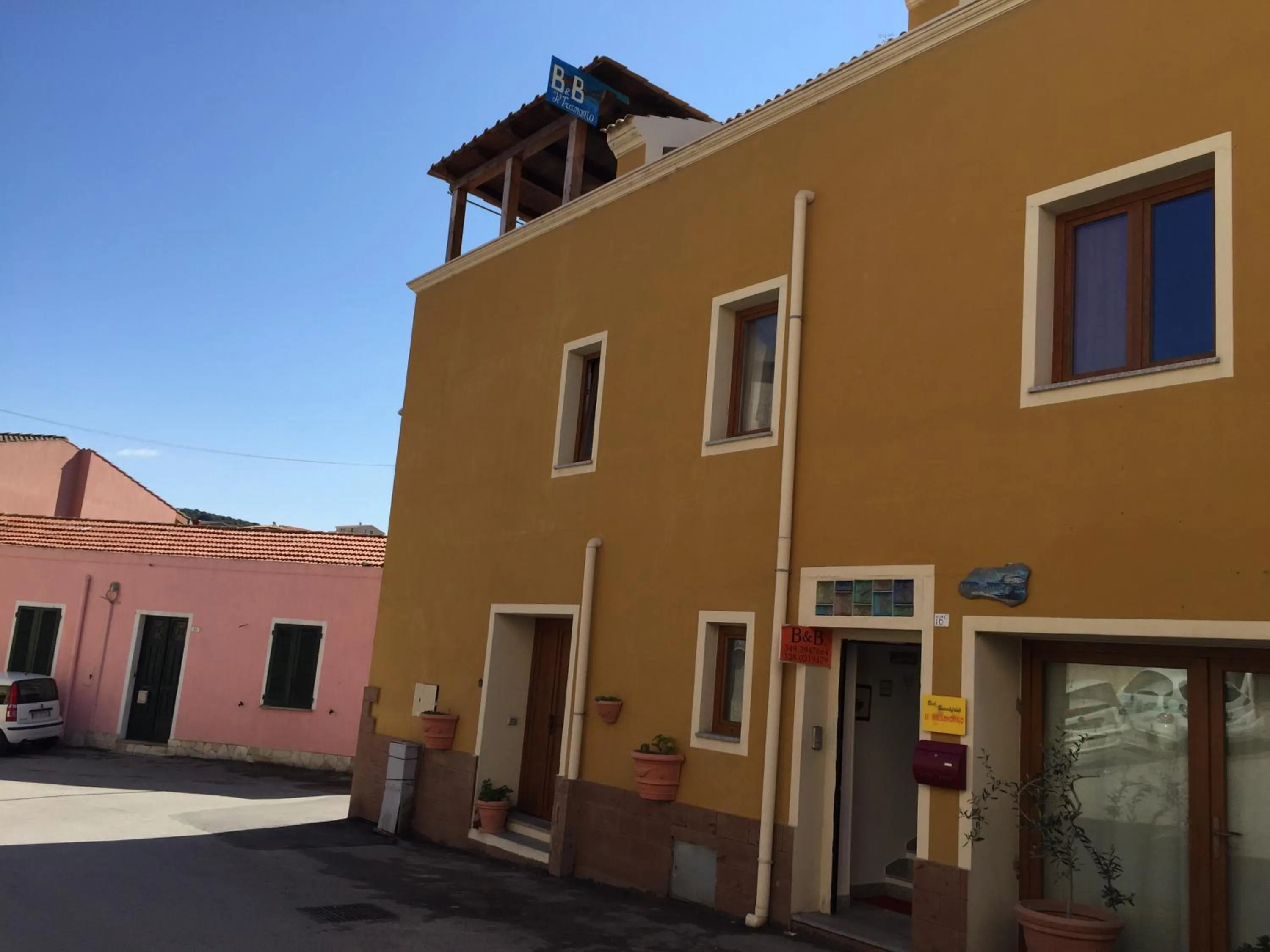 Facade/entrance in Il Tramonto