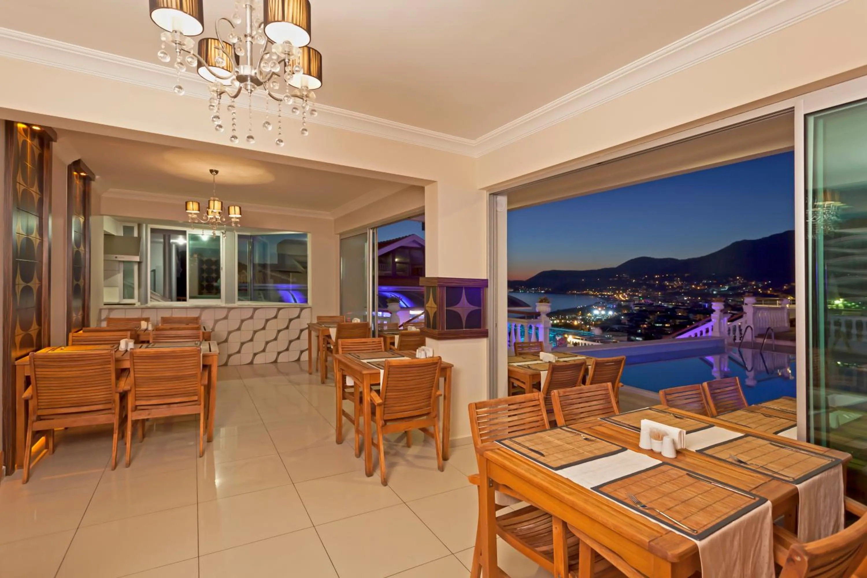 Restaurant/places to eat in Sunny Hill Alya Hotel