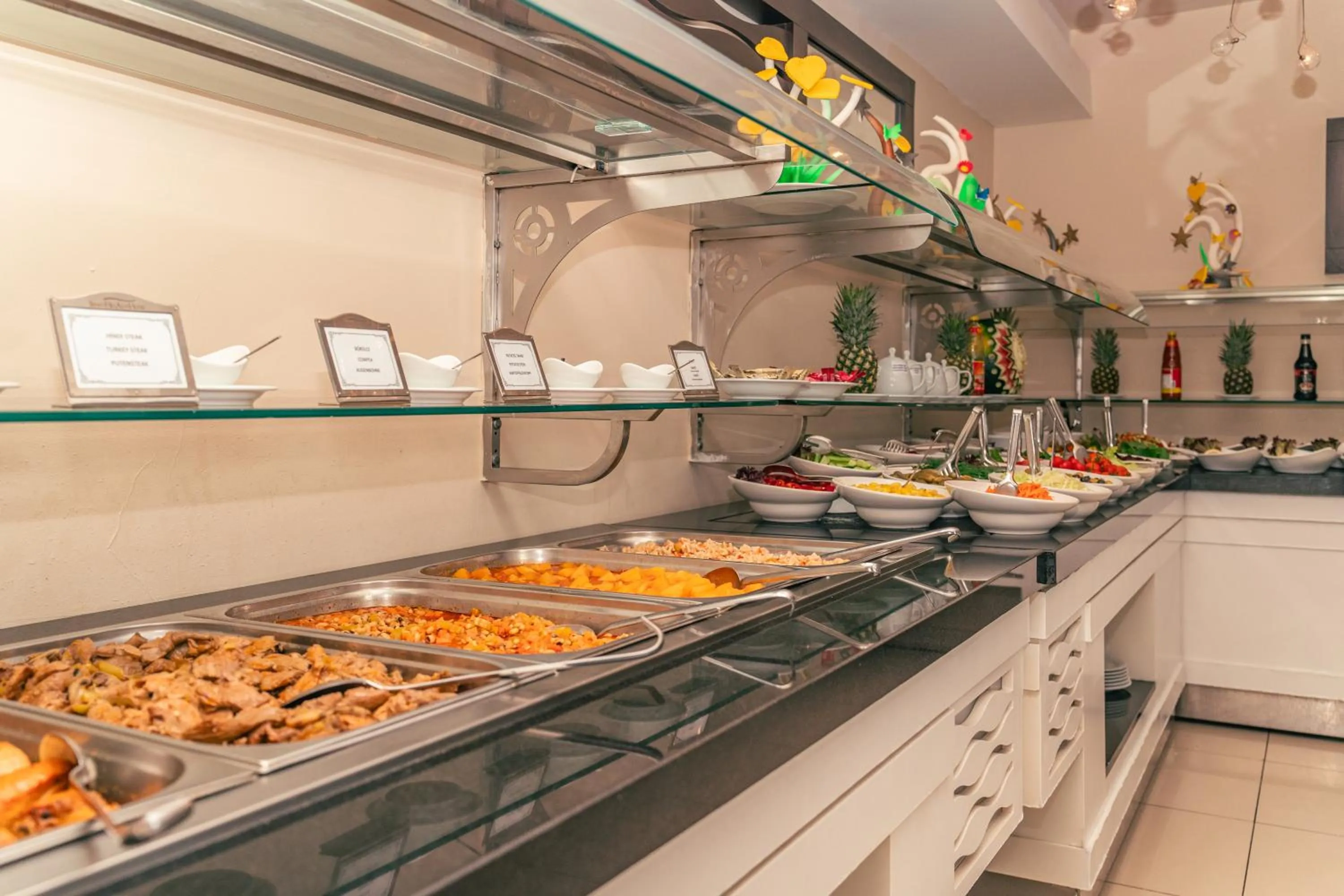 Restaurant/places to eat in Sunny Hill Alya Hotel