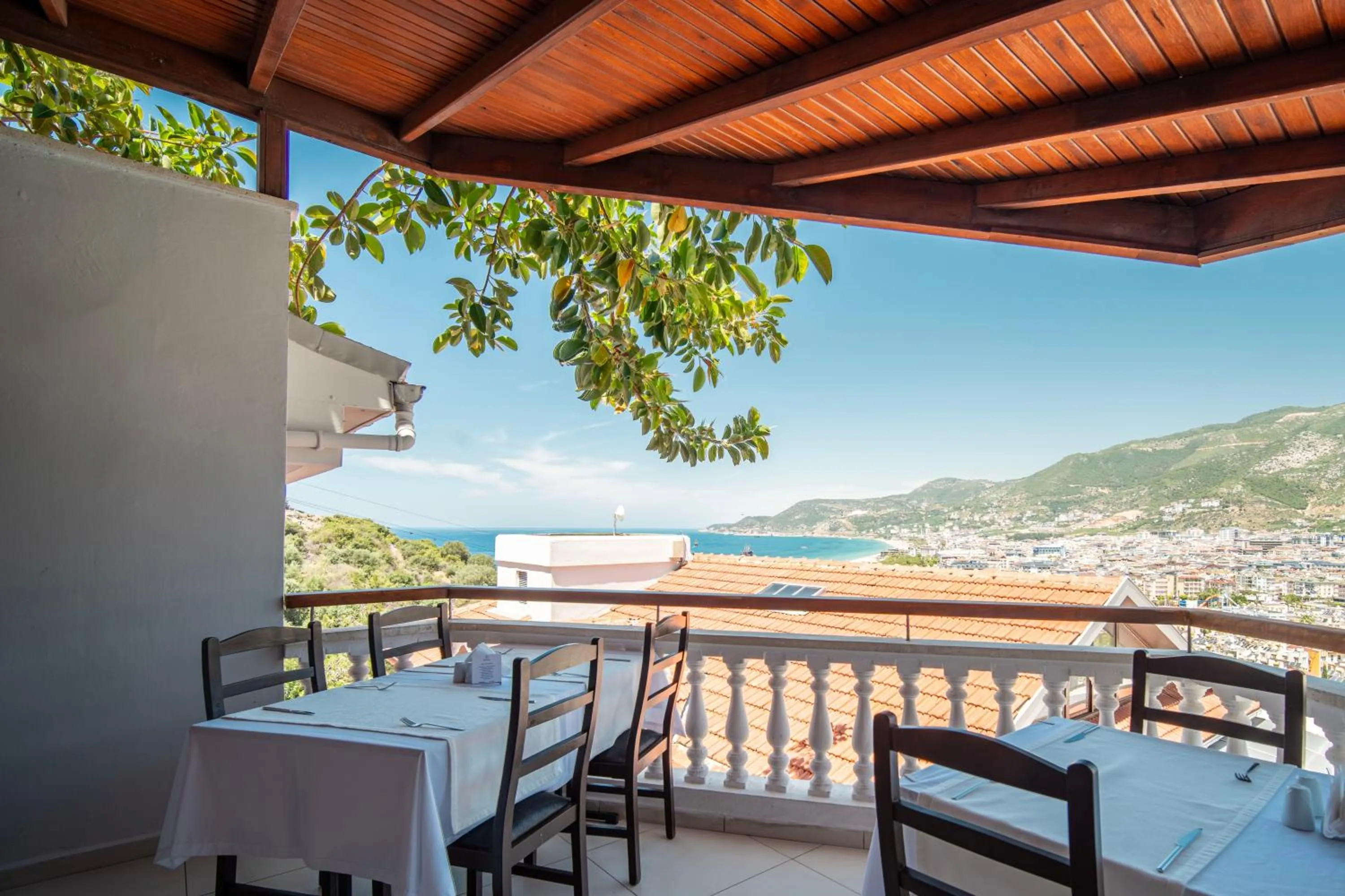 Restaurant/places to eat in Sunny Hill Alya Hotel