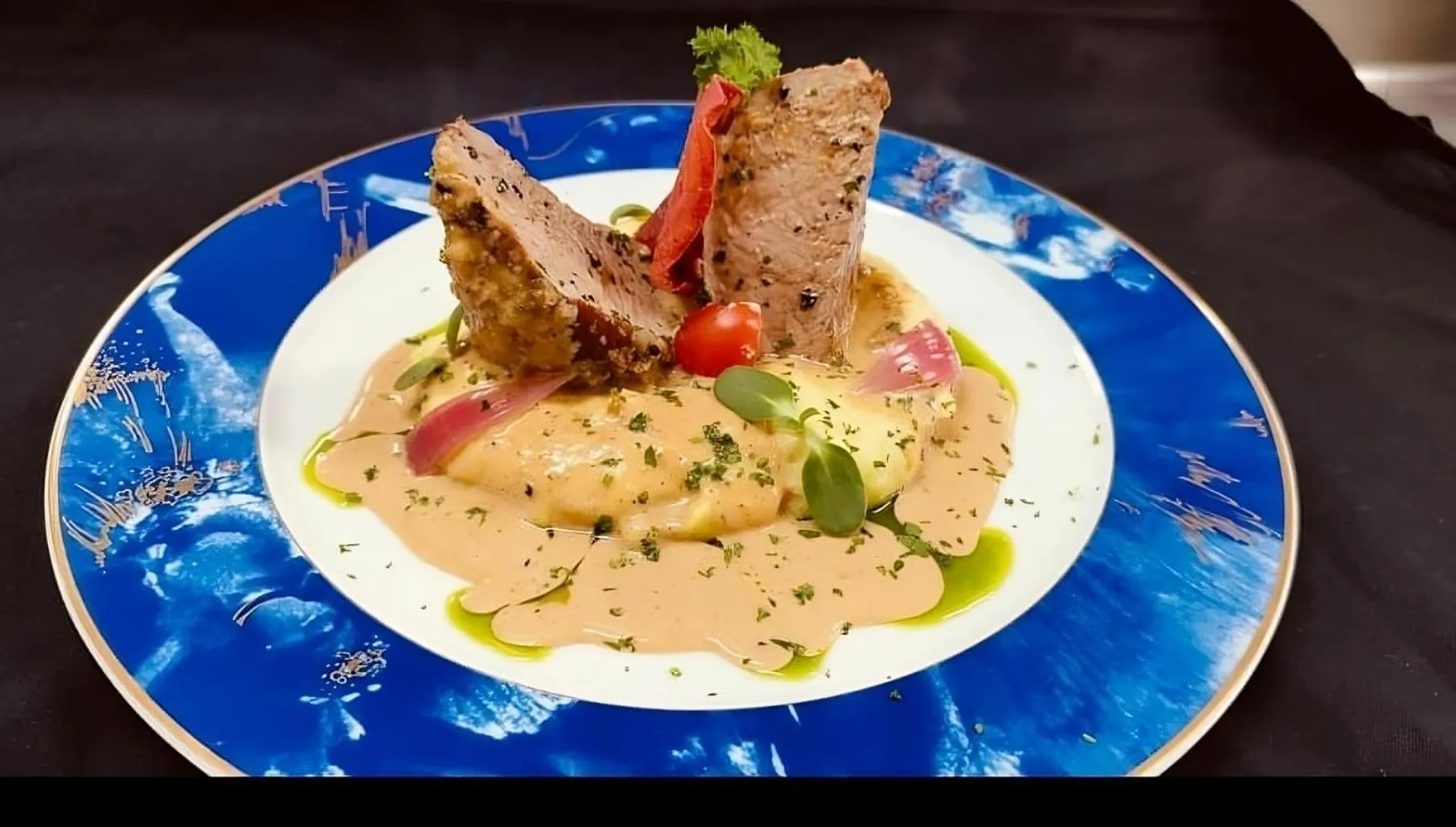 Food and drinks in Delta Resort Treetop by Eight Continents