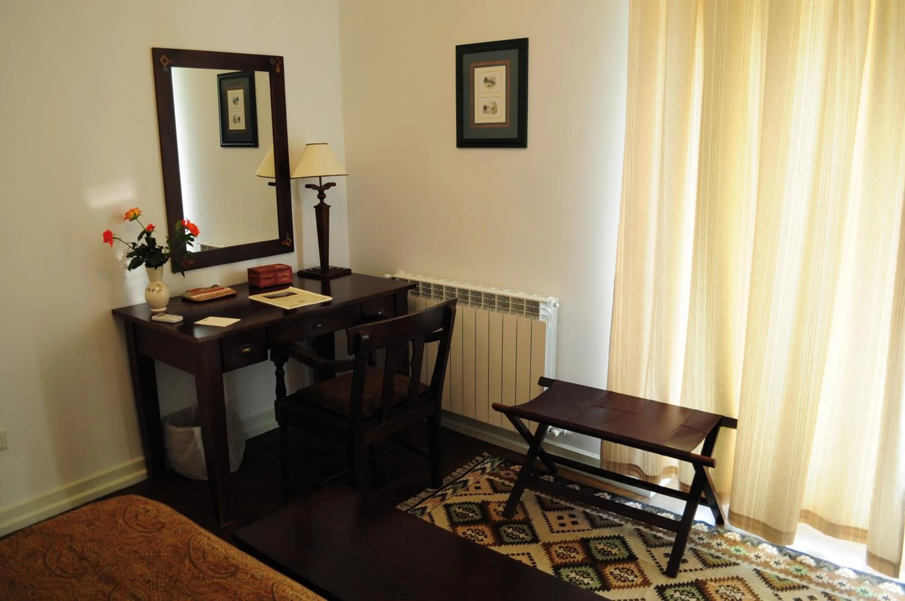 Seating area, Bed in Delta Resort Treetop by Eight Continents