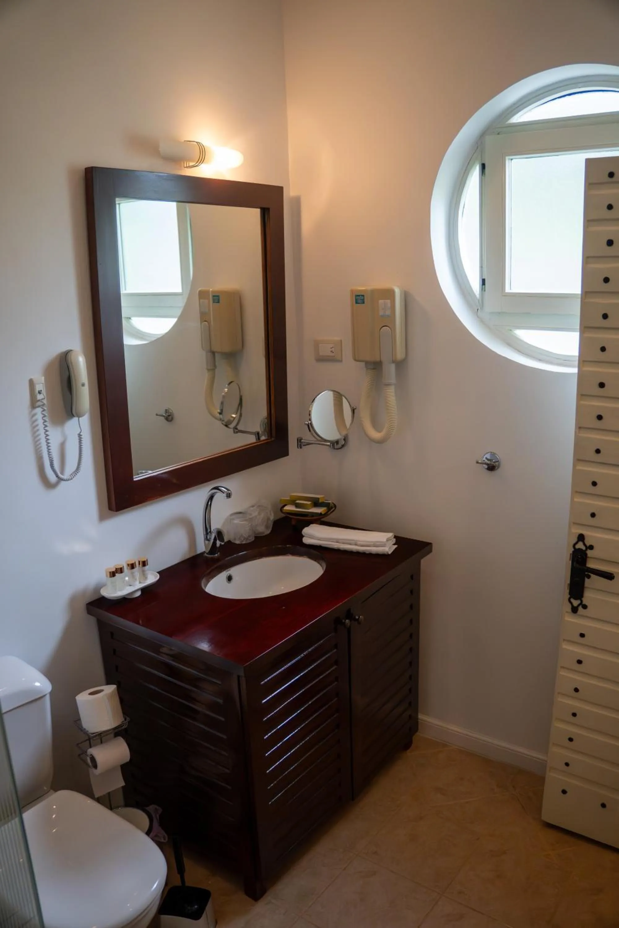 Shower in Delta Resort Treetop by Eight Continents