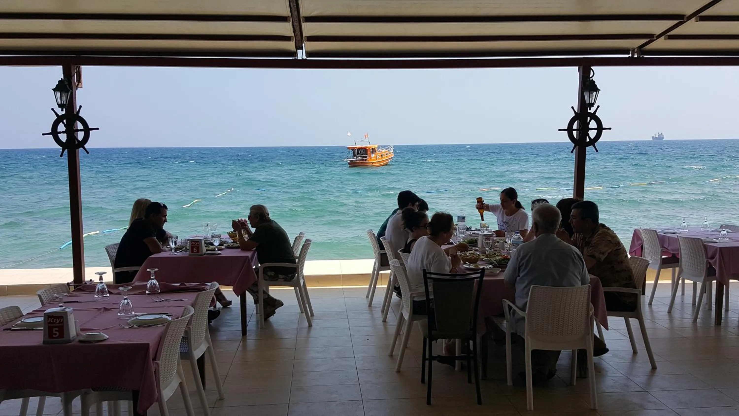 Restaurant/places to eat in Exotic Hotel & SPA