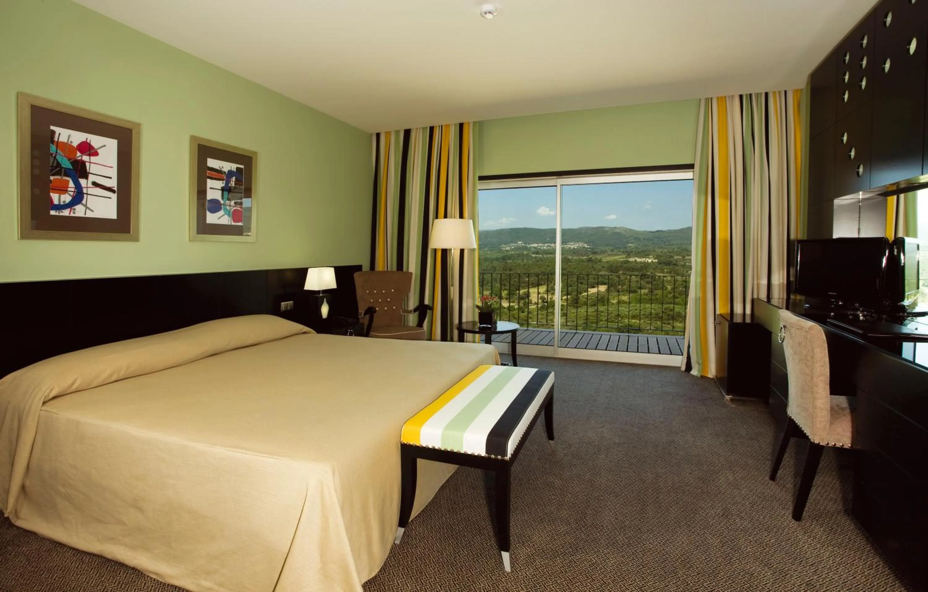 Photo of the whole room, Bed in Hotel Casino Chaves