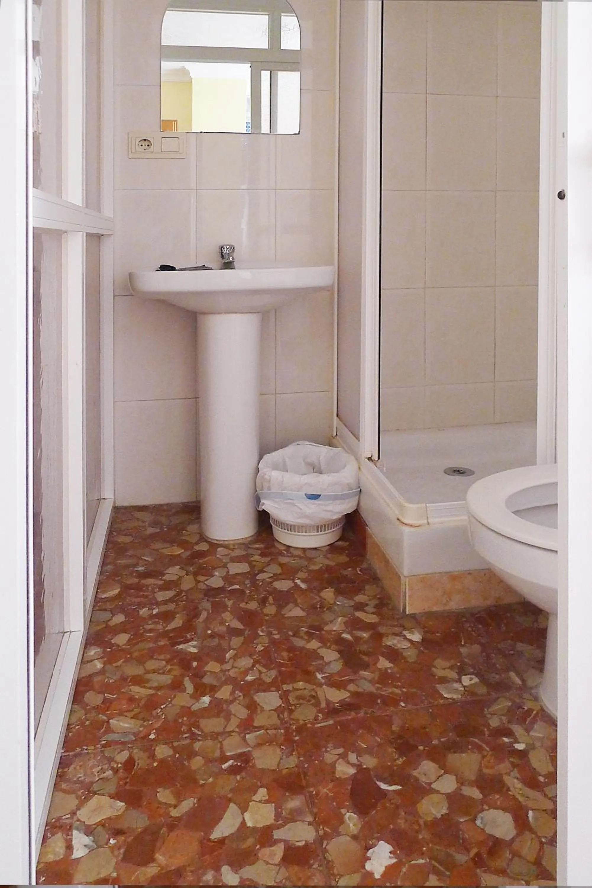 Toilet in Hostal San Miguel by Croma
