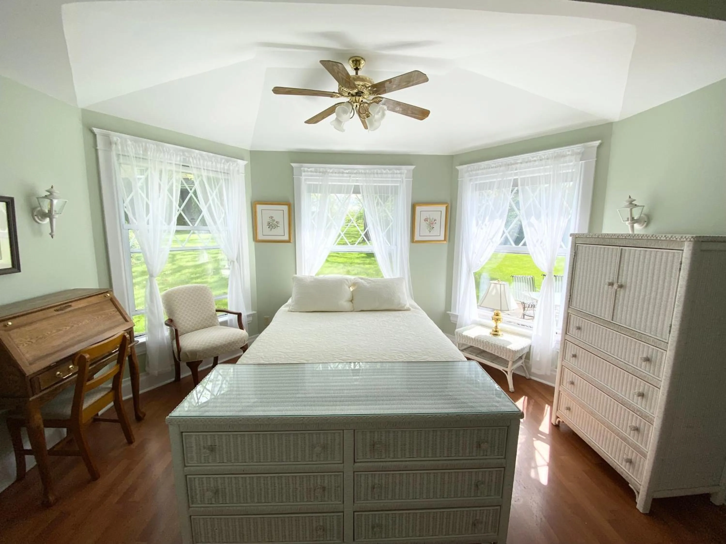 Bed in Friendly City Inn B&B